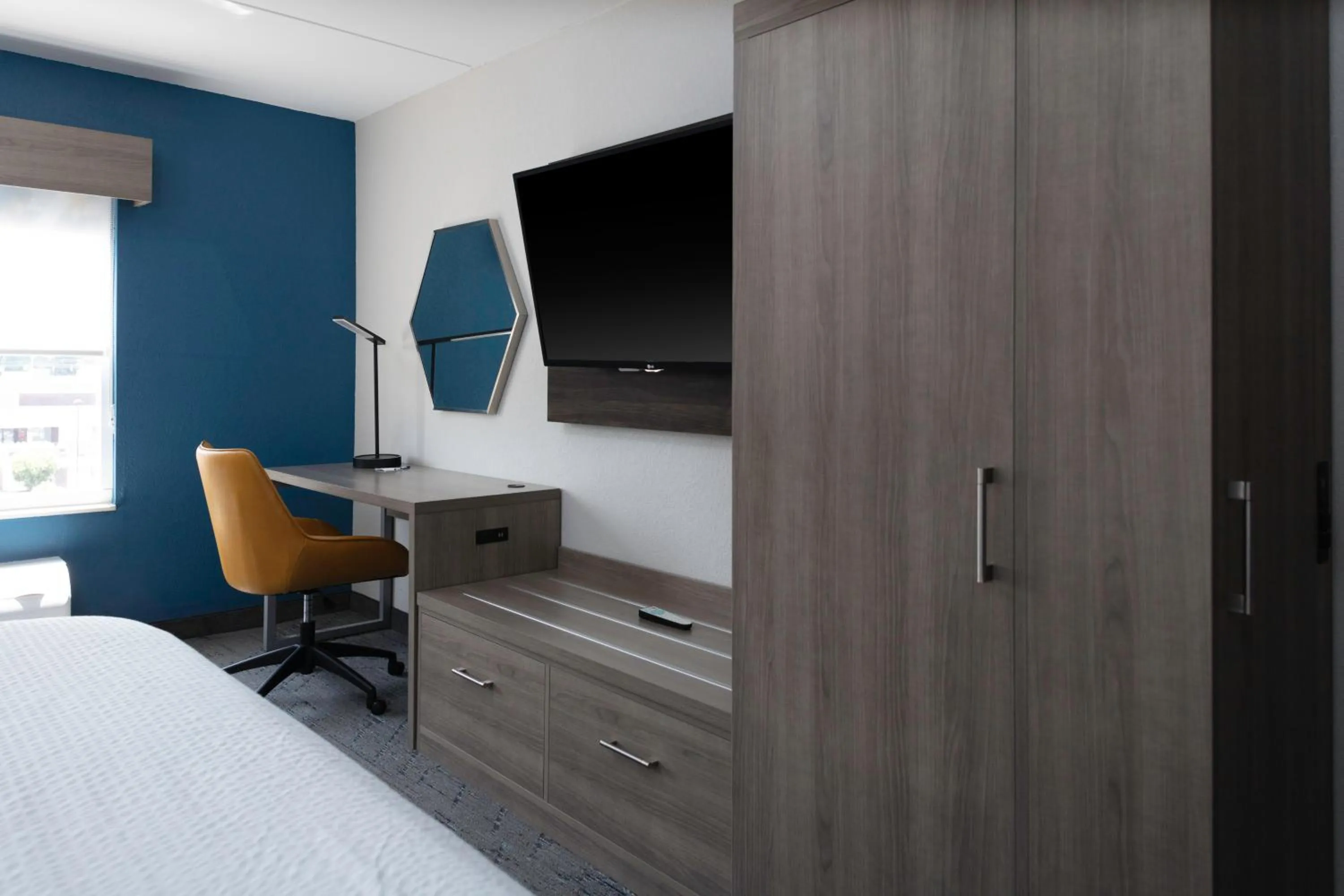 TV and multimedia, Bed in Holiday Inn Express - Rocky Mount - Sports Center by IHG