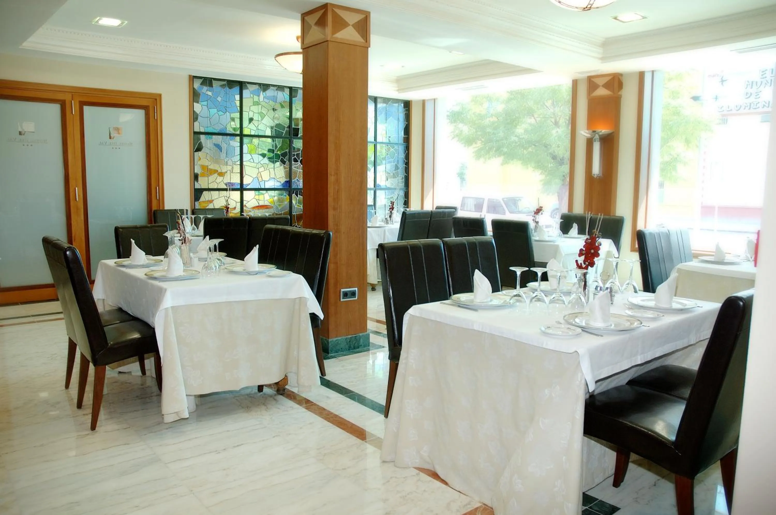 Restaurant/places to eat in Hotel Del Val