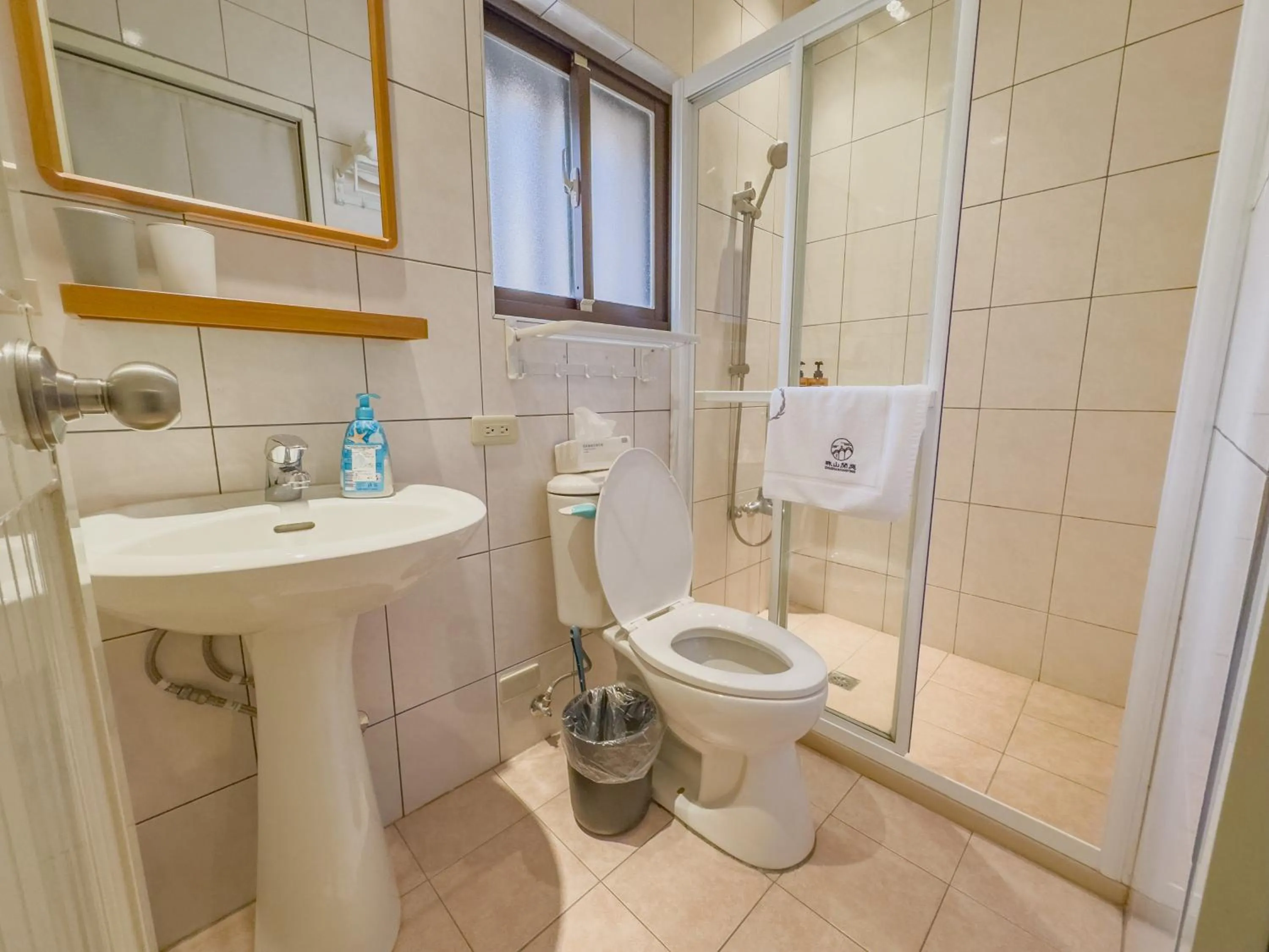 Shower in Zhu Shan Xian Ting