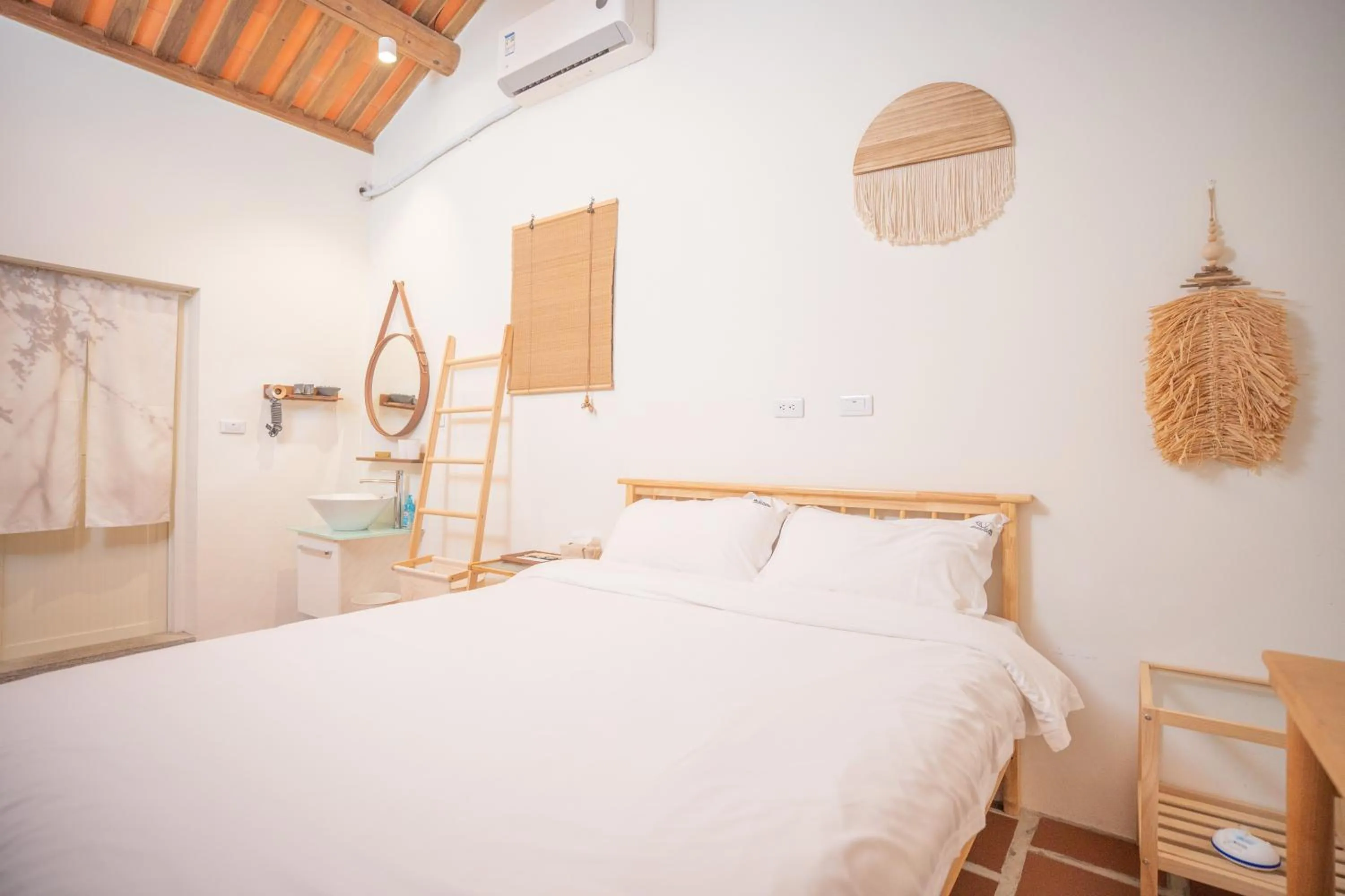 Bed in Zhu Shan Xian Ting