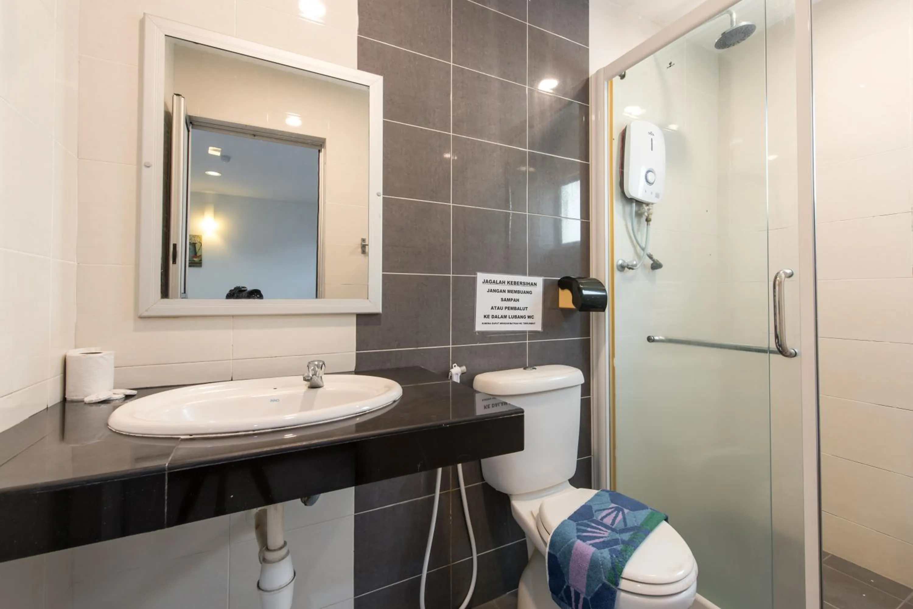 Bathroom in Hollitel Hotel Melaka