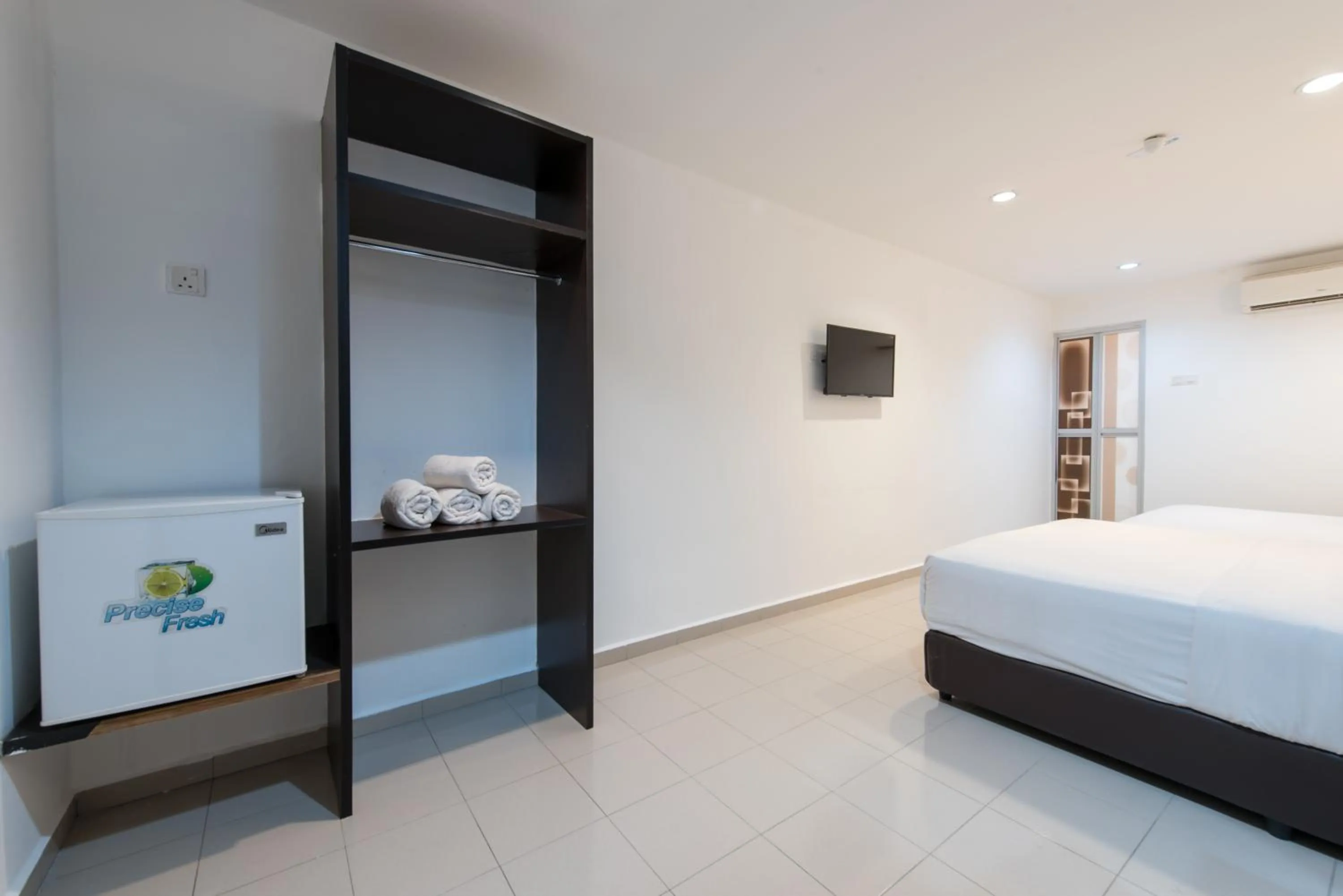 TV and multimedia, Bed in Hollitel Hotel Melaka