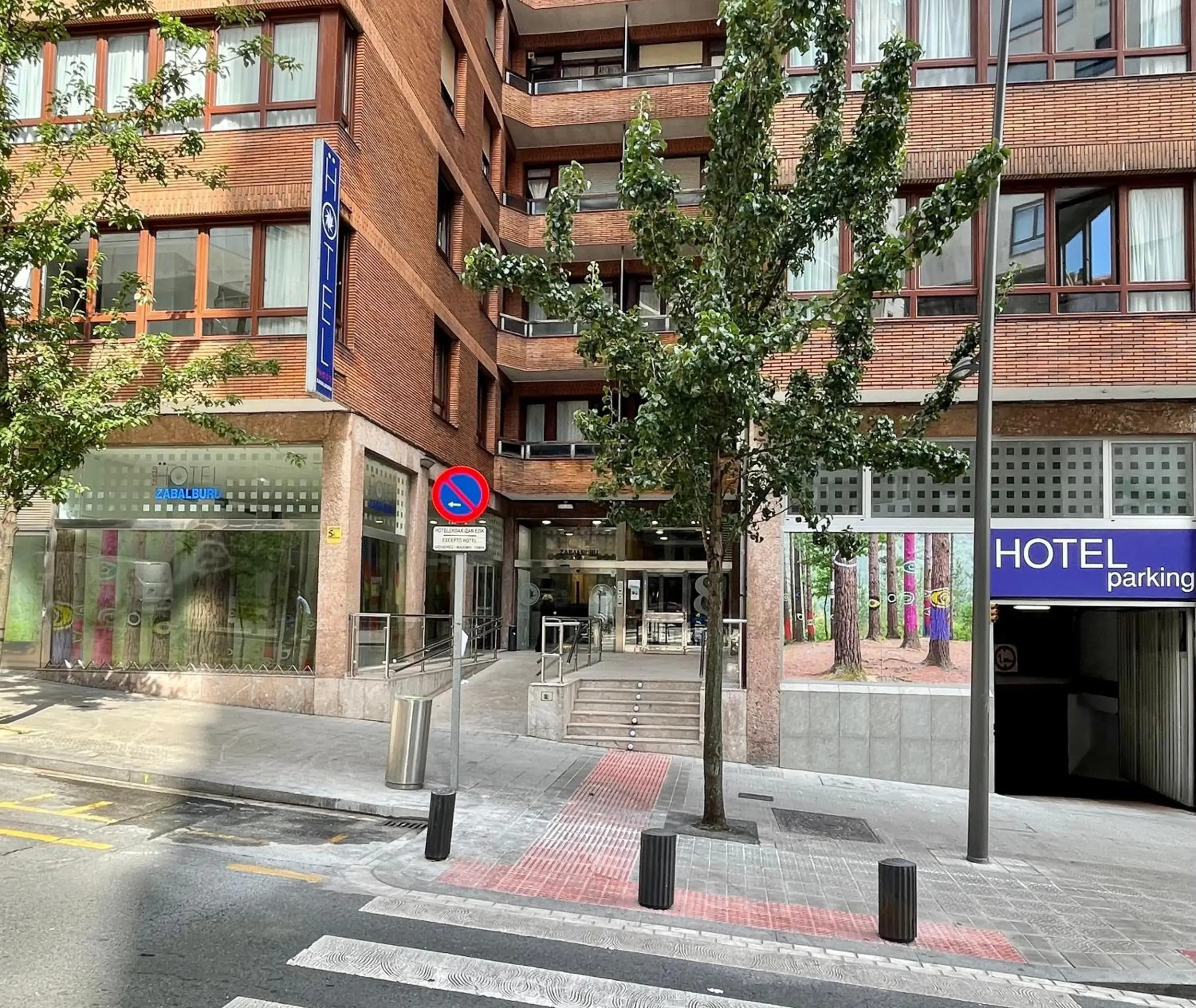 Property building in Hotel Photo Zabalburu Property building in Hotel Photo Zabalburu