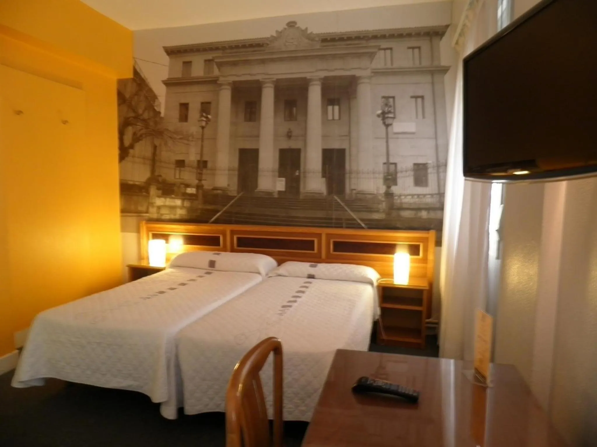 Photo of the whole room, Bed in Hotel Photo Zabalburu