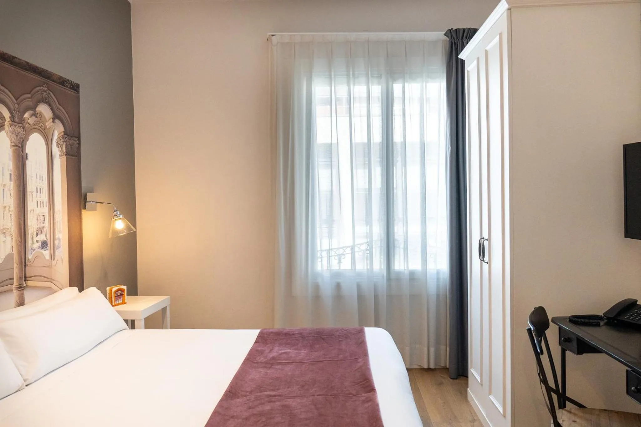 Photo of the whole room, Bed in Mesón Castilla Atiram Hotels