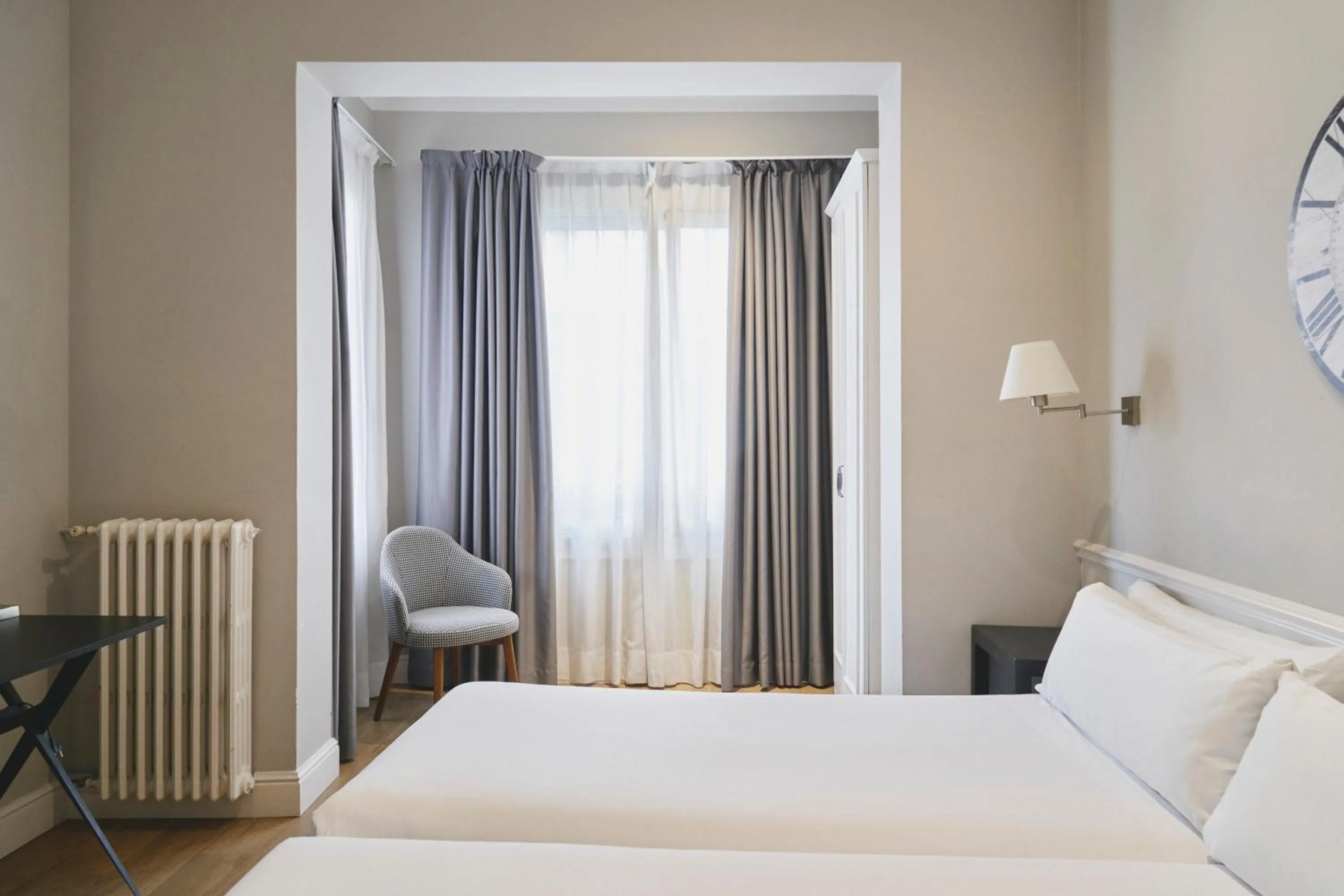 Photo of the whole room, Bed in Mesón Castilla Atiram Hotels