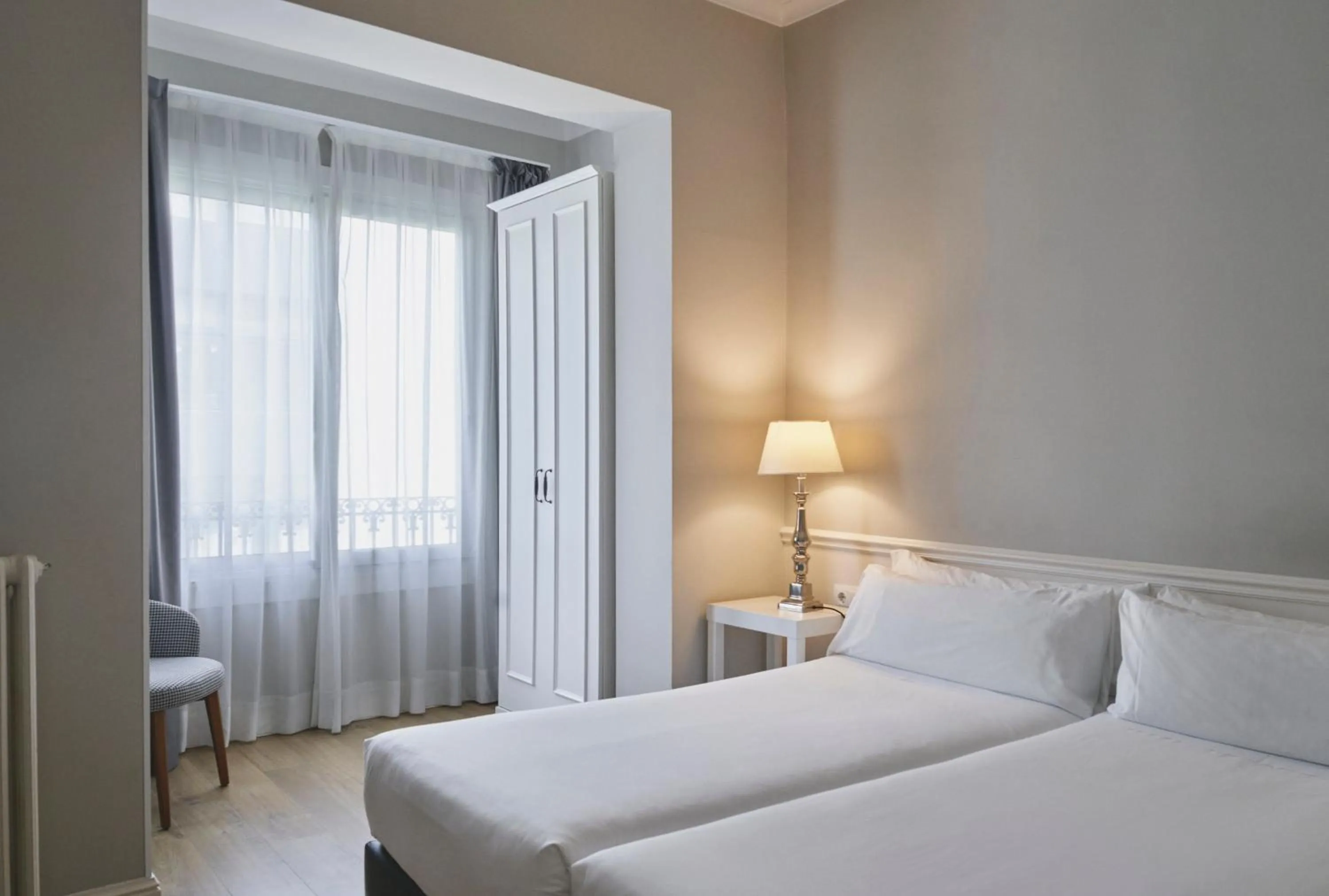 Photo of the whole room, Bed in Mesón Castilla Atiram Hotels