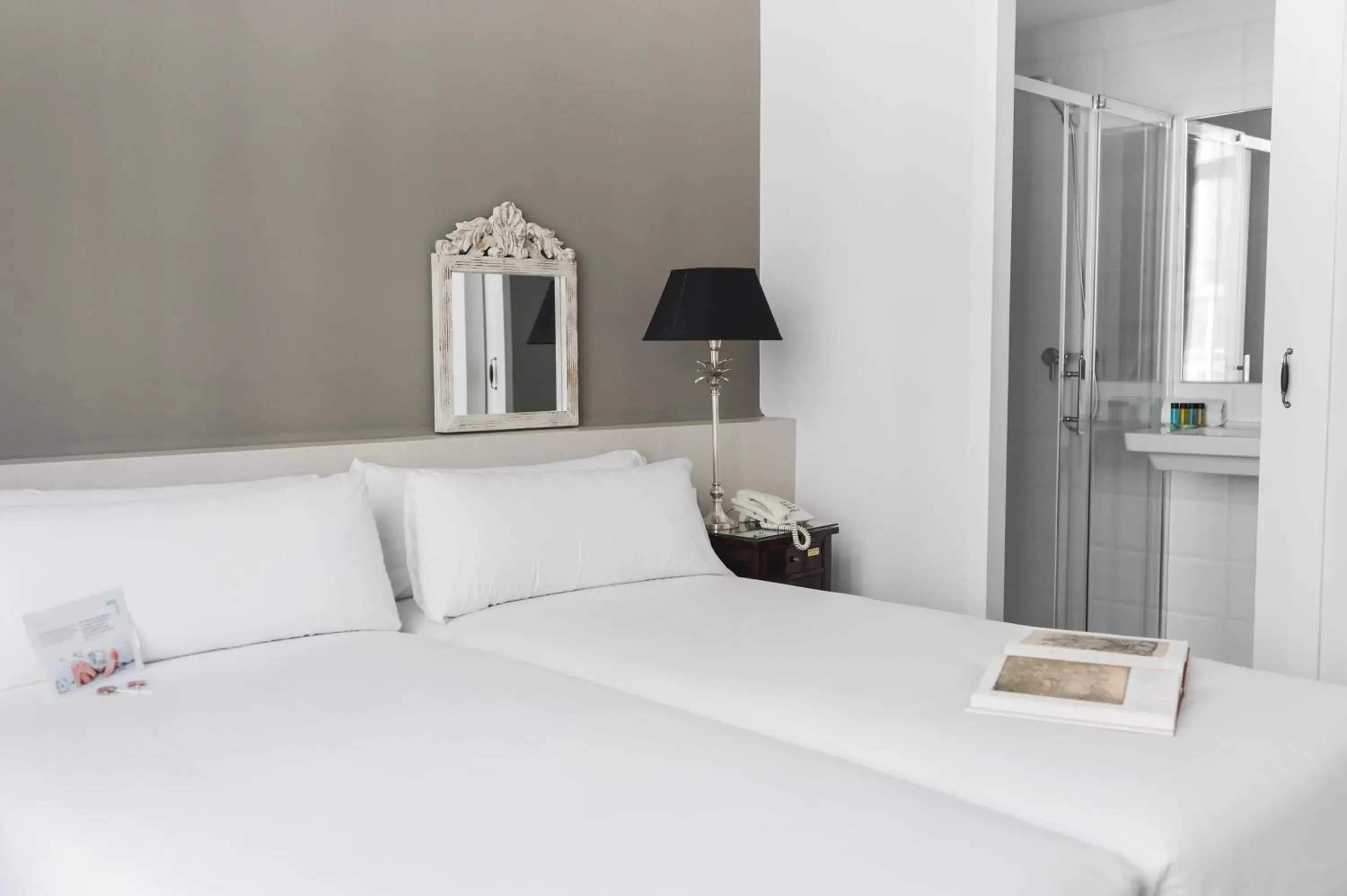 Bedroom, Bed in Mesón Castilla Atiram Hotels Bedroom, Bed in Mesón Castilla Atiram Hotels