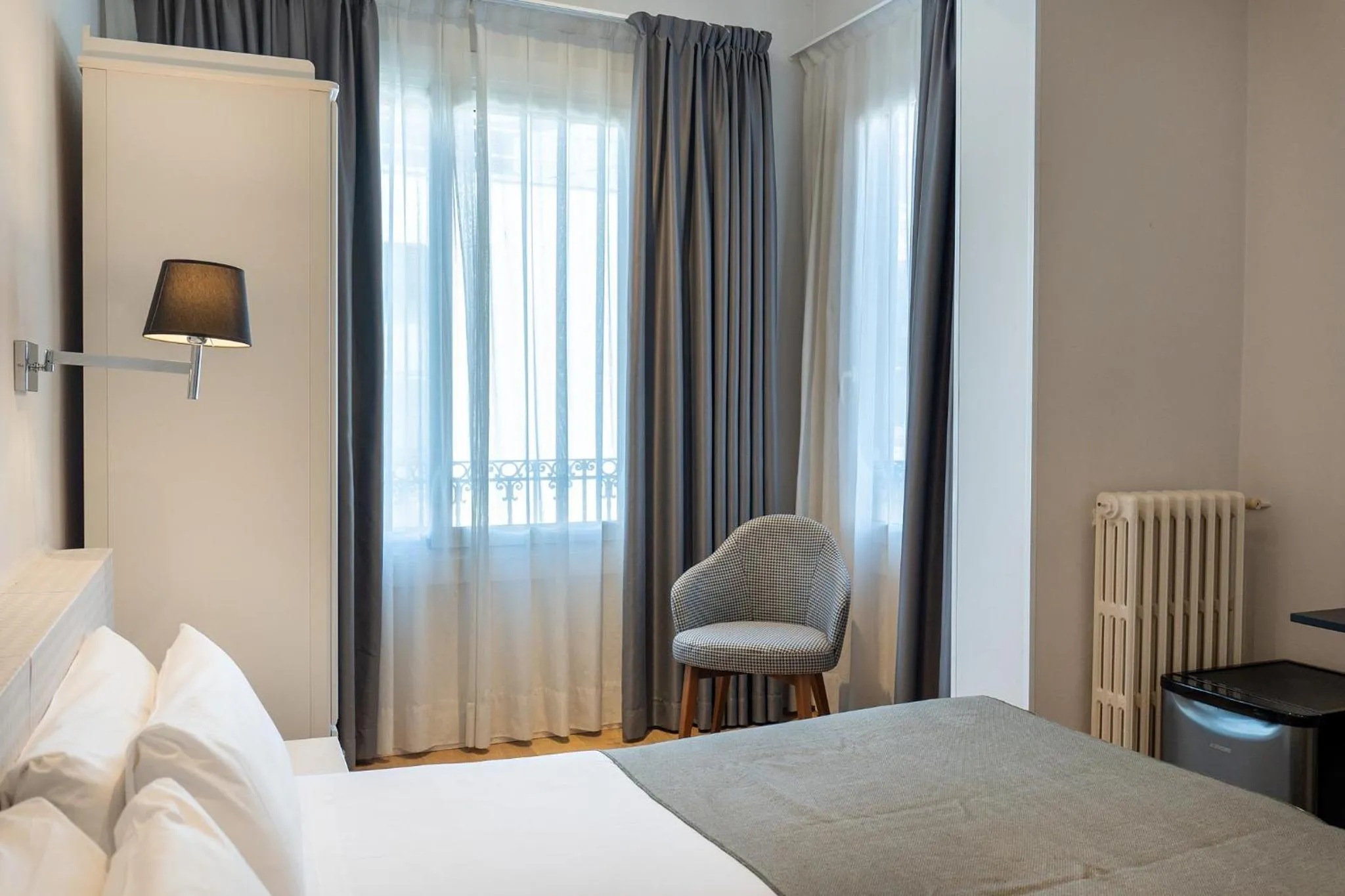 Photo of the whole room, Bed in Mesón Castilla Atiram Hotels