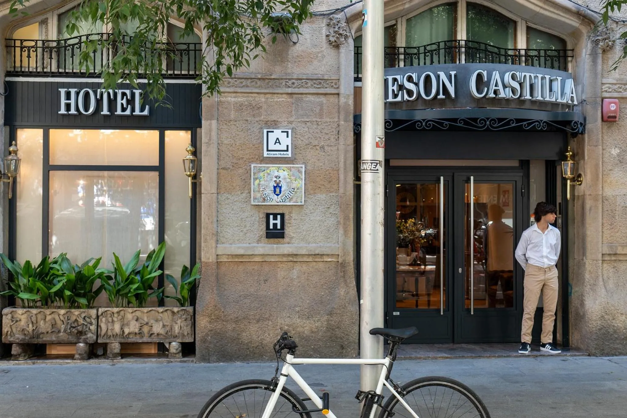 Facade/entrance in Mesón Castilla Atiram Hotels