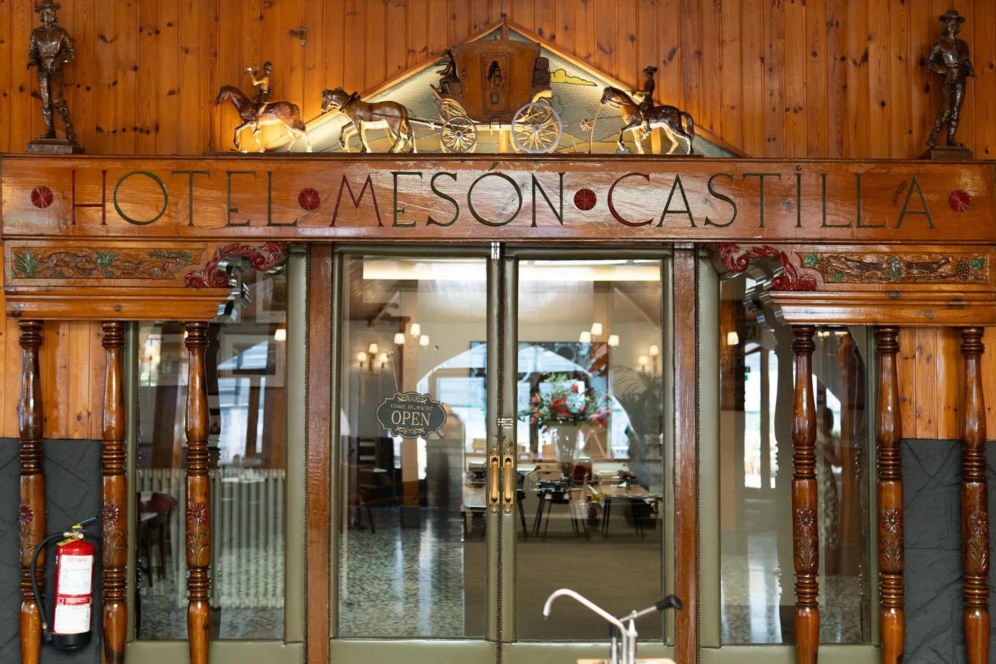 Decorative detail in Mesón Castilla Atiram Hotels