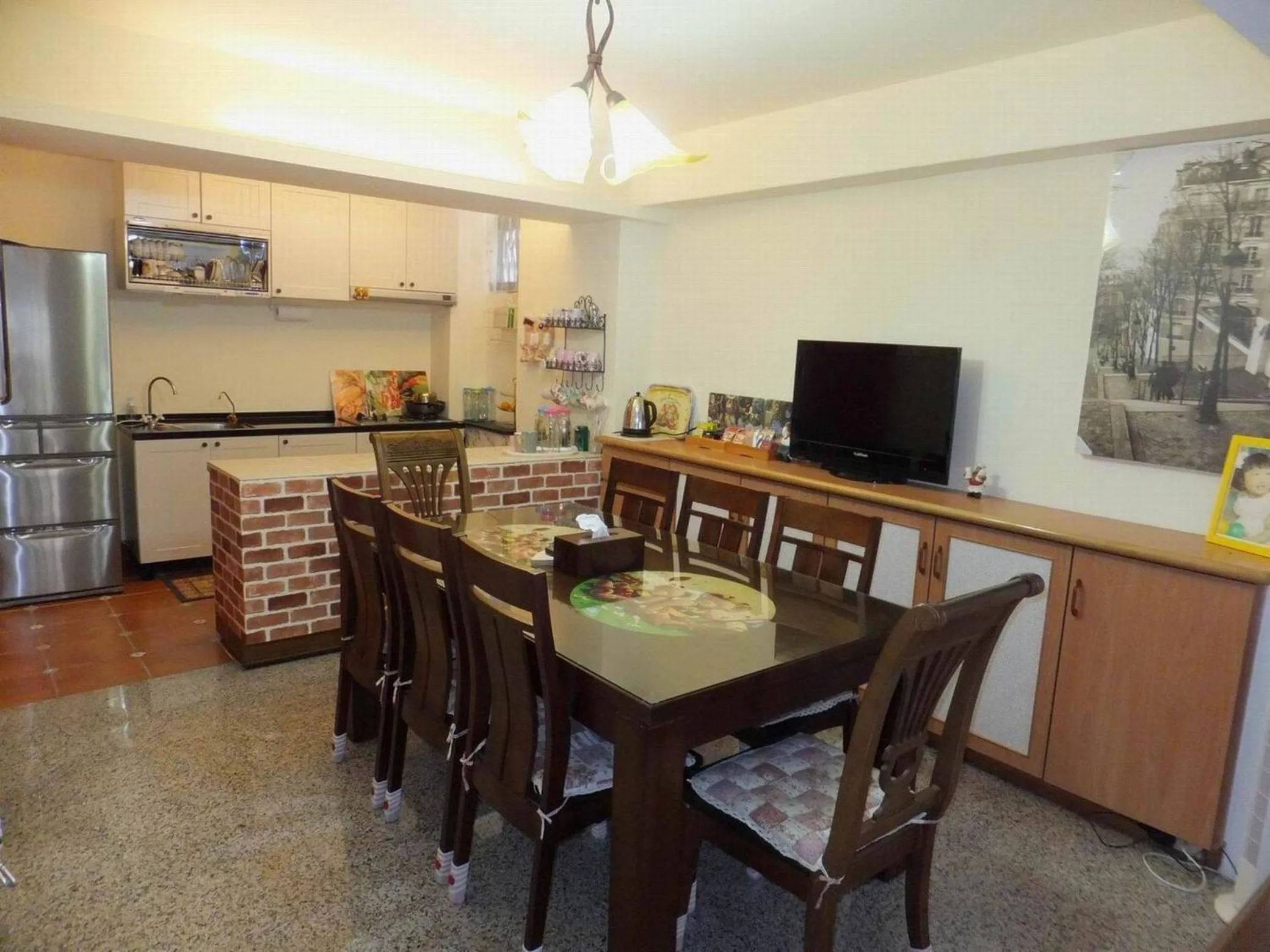 Restaurant/places to eat in Gloria House