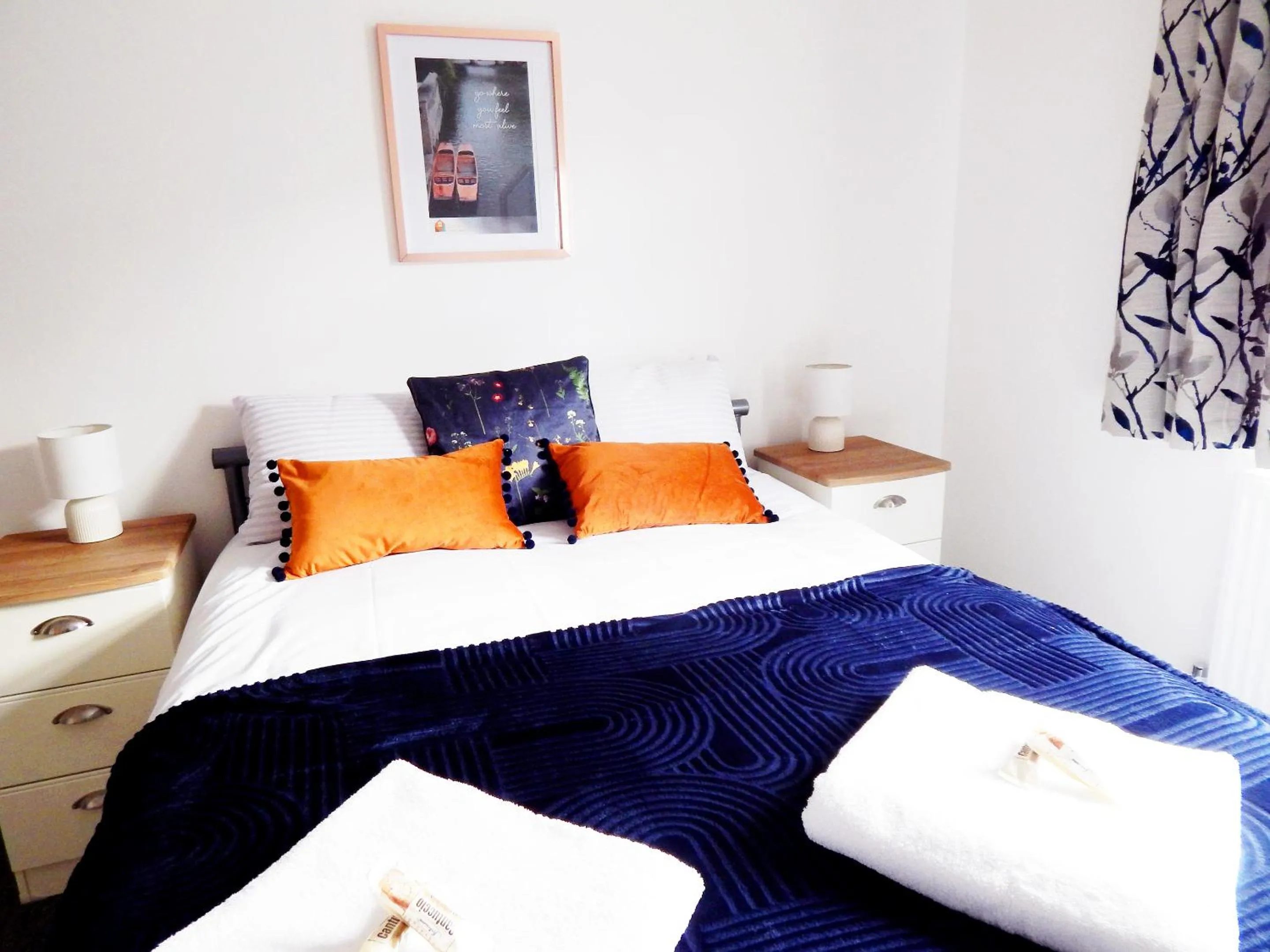 Bed in Modern, well located en-suite rooms with parking & all facilities