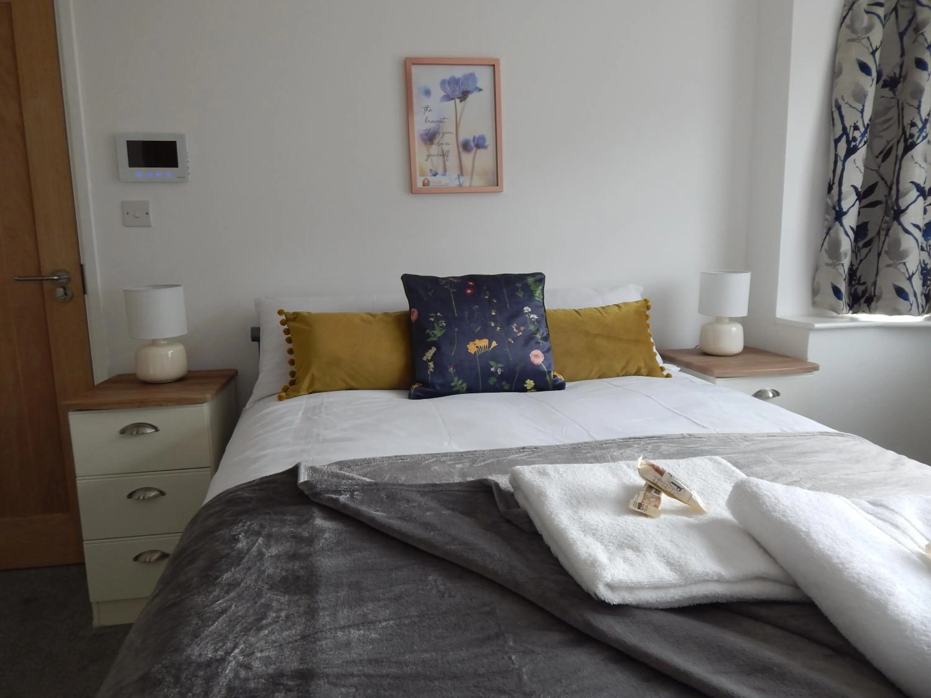 Bed in Modern, well located en-suite rooms with parking & all facilities