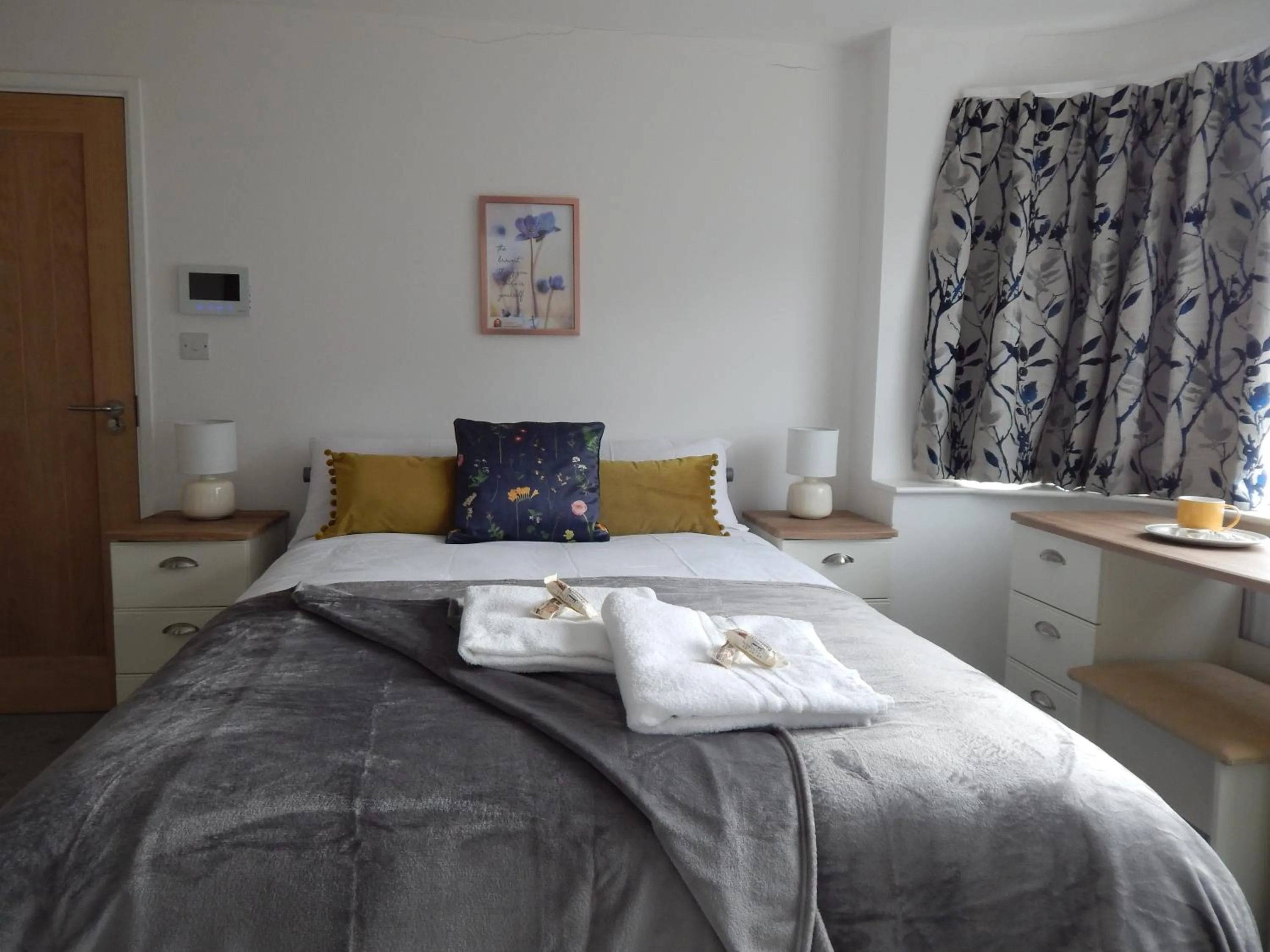 Bed in Modern, well located en-suite rooms with parking & all facilities