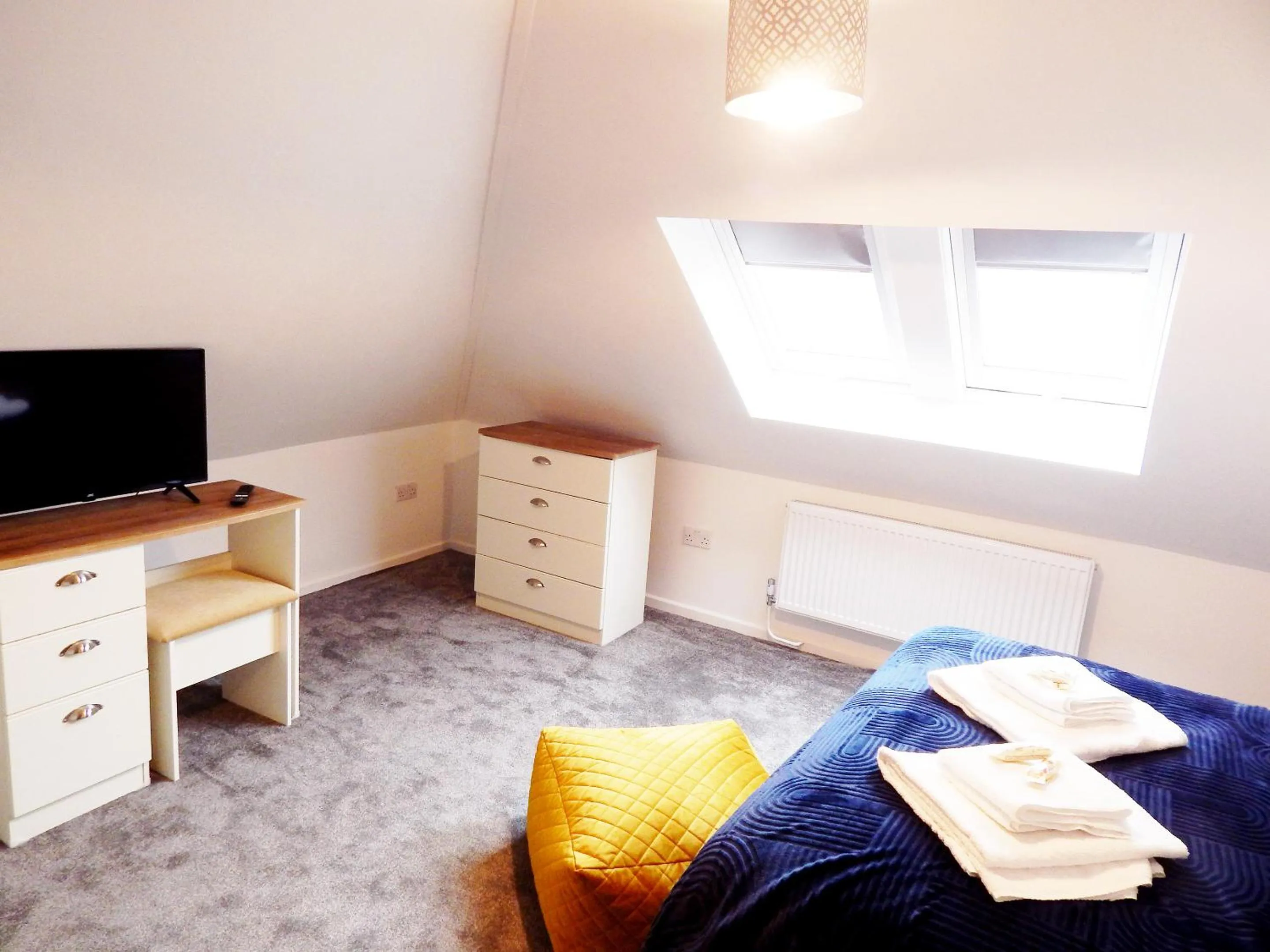 Bed in Modern, well located en-suite rooms with parking & all facilities