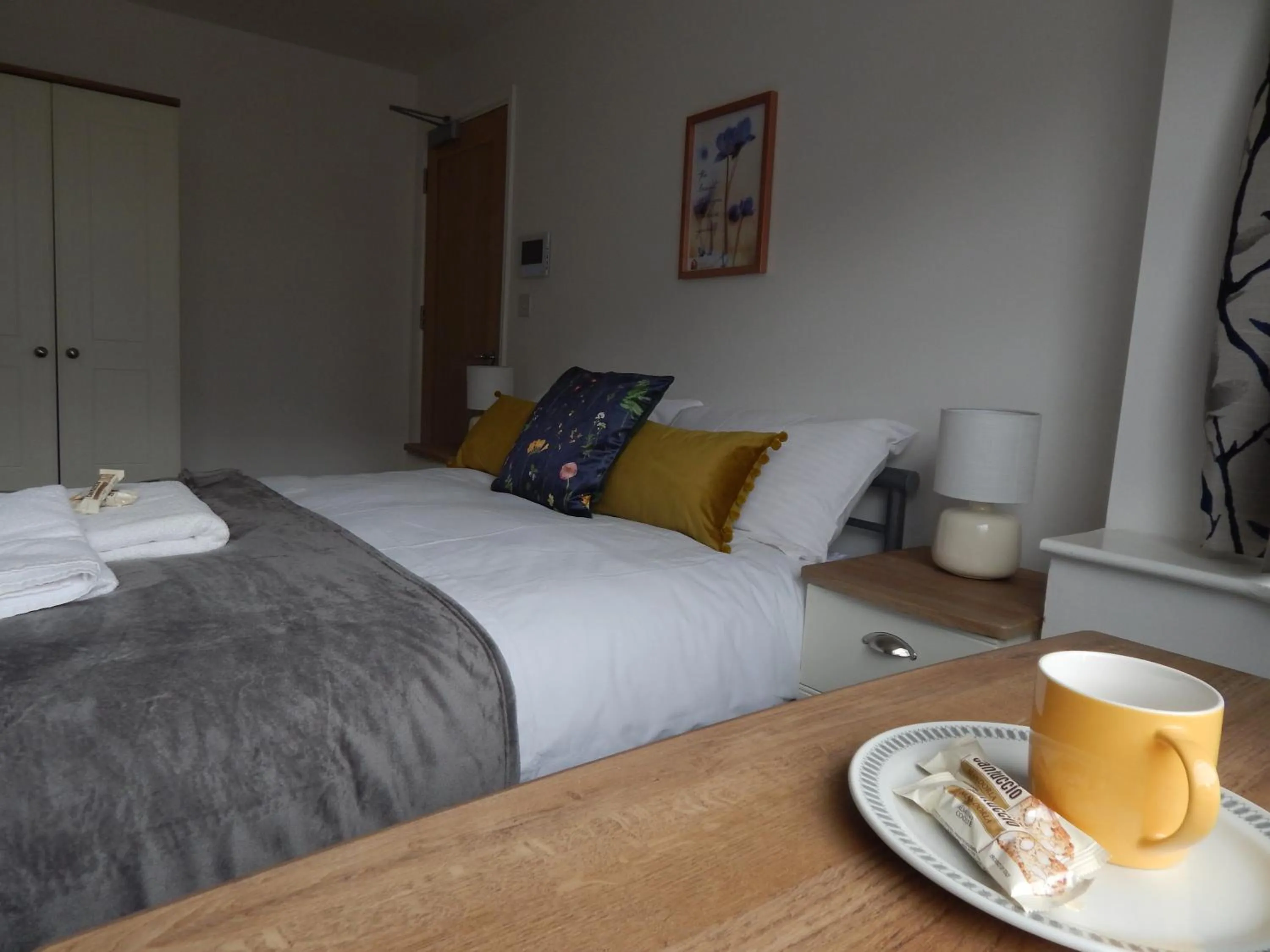 Bed in Modern, well located en-suite rooms with parking & all facilities