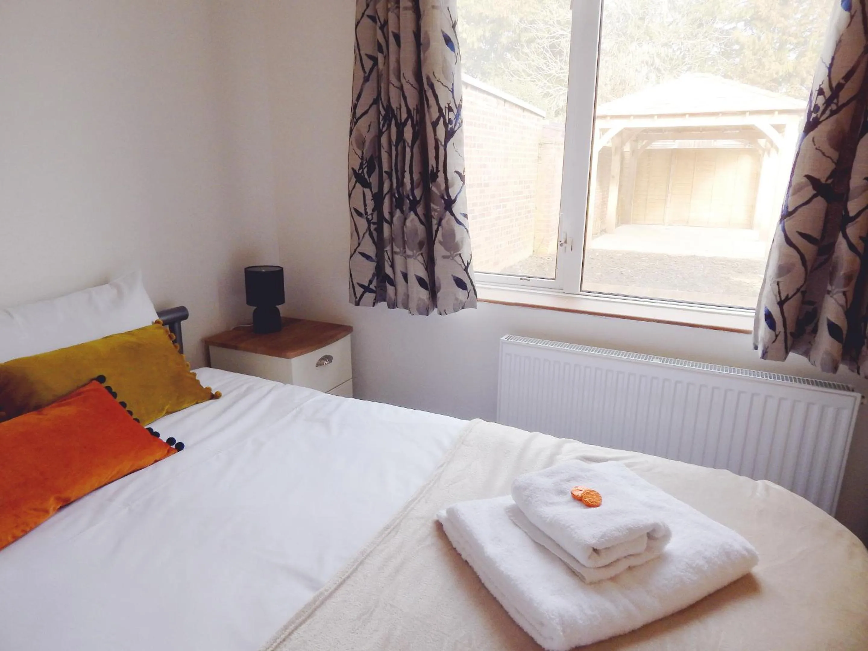 Bed in Modern, well located en-suite rooms with parking & all facilities