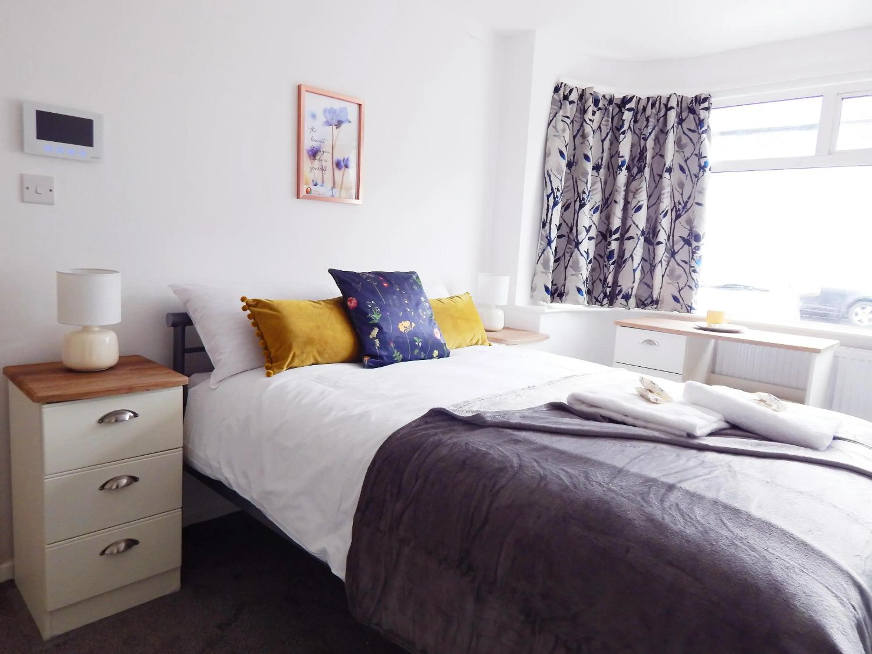 Bed in Modern, well located en-suite rooms with parking & all facilities