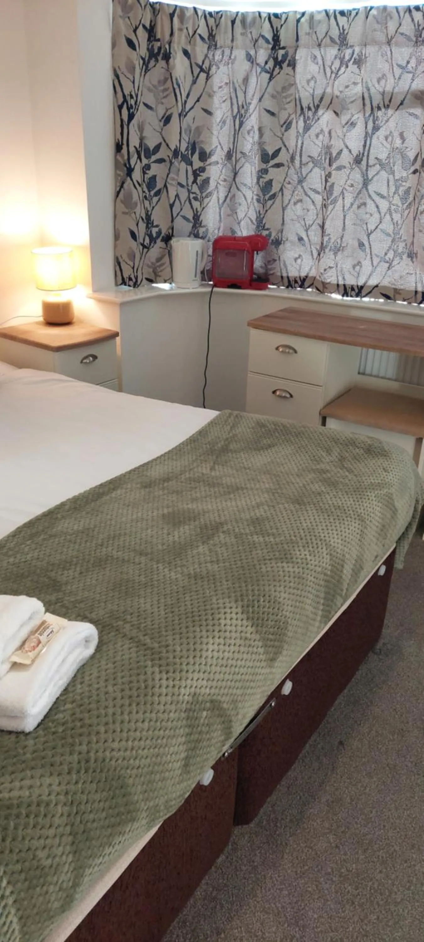 Bedroom, Bed in Modern, well located en-suite rooms with parking & all facilities