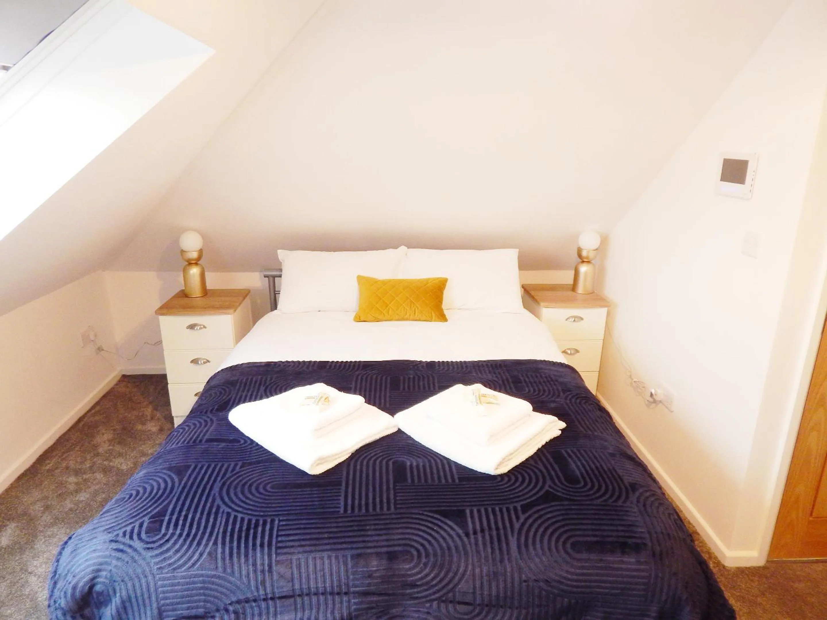 Bed in Modern, well located en-suite rooms with parking & all facilities