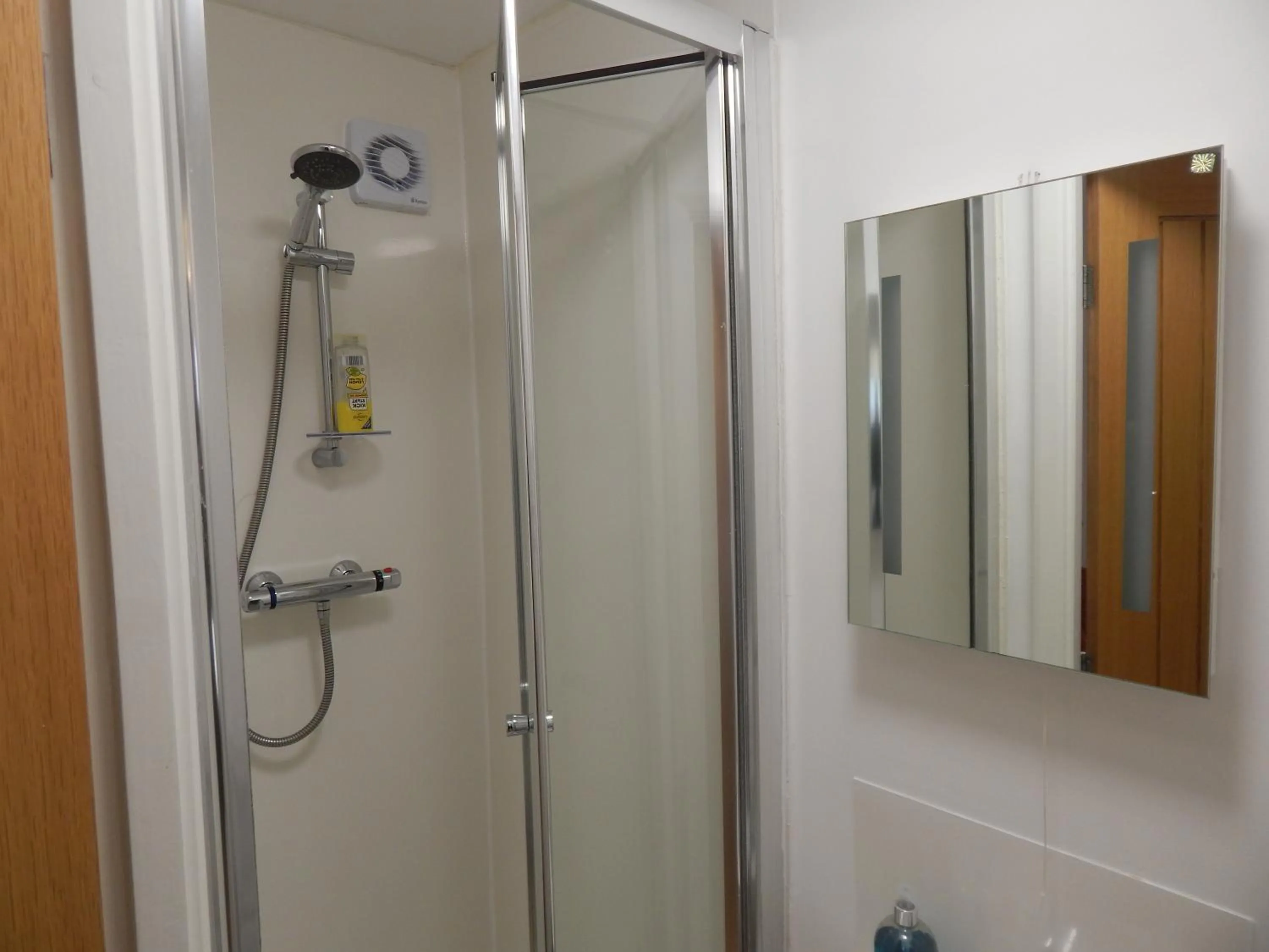 Shower in Modern, well located en-suite rooms with parking & all facilities