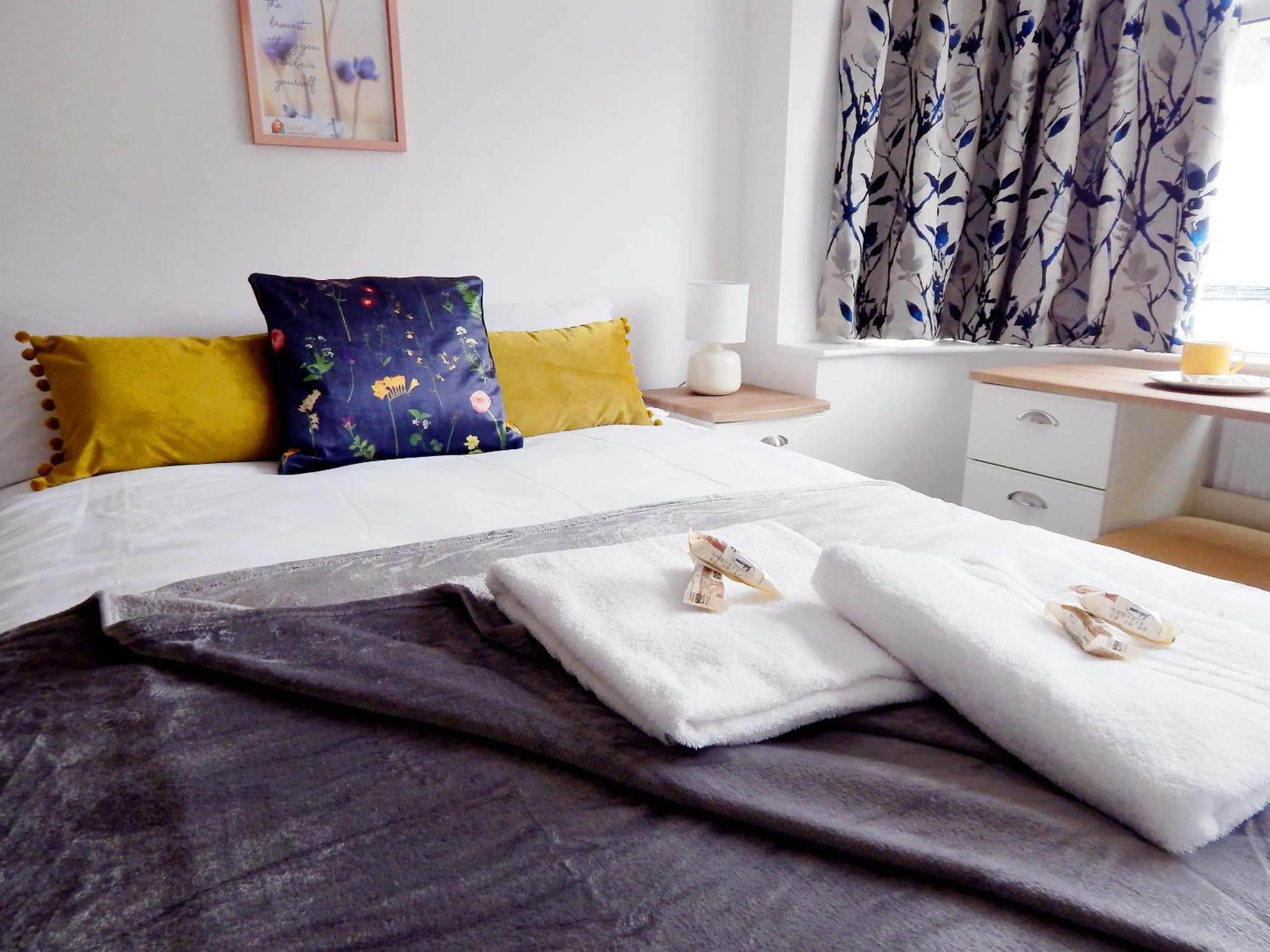 Bed in Modern, well located en-suite rooms with parking & all facilities