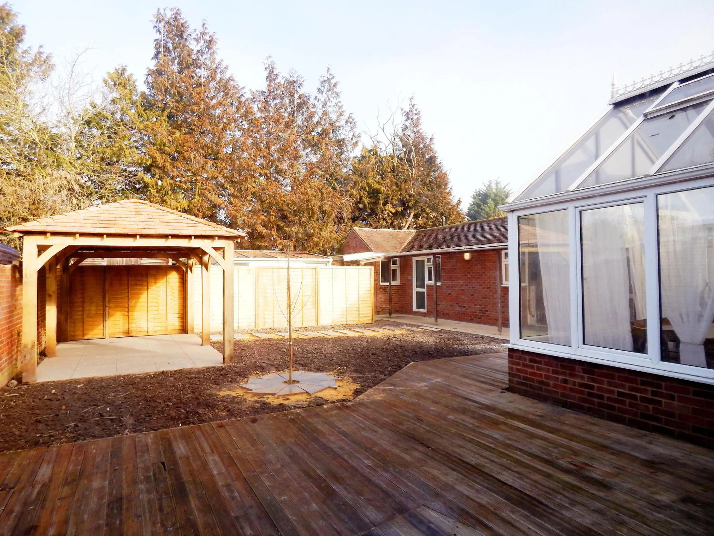 Garden in Modern, well located en-suite rooms with parking & all facilities