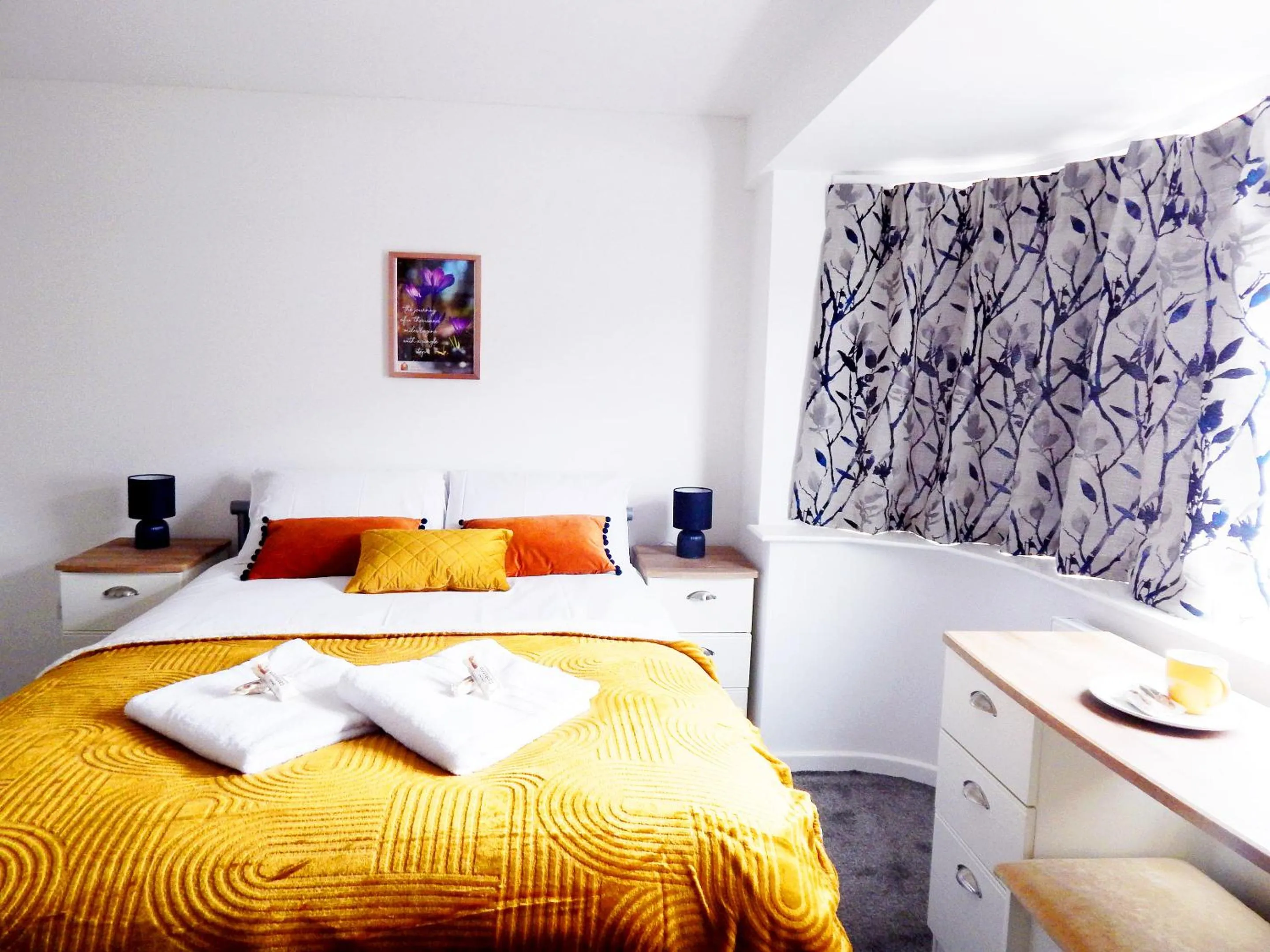 Bed in Modern, well located en-suite rooms with parking & all facilities