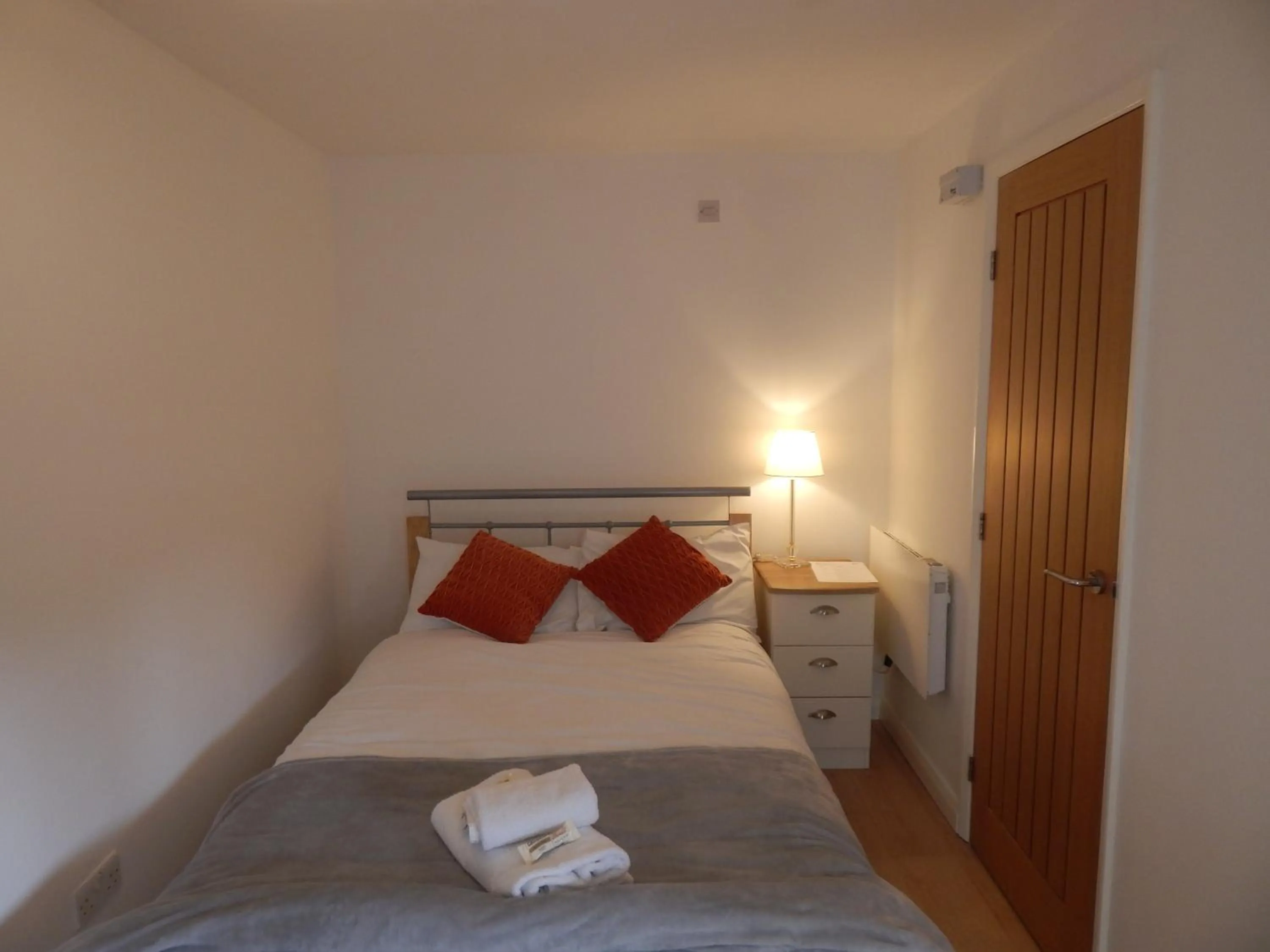 Bed in Modern, well located en-suite rooms with parking & all facilities