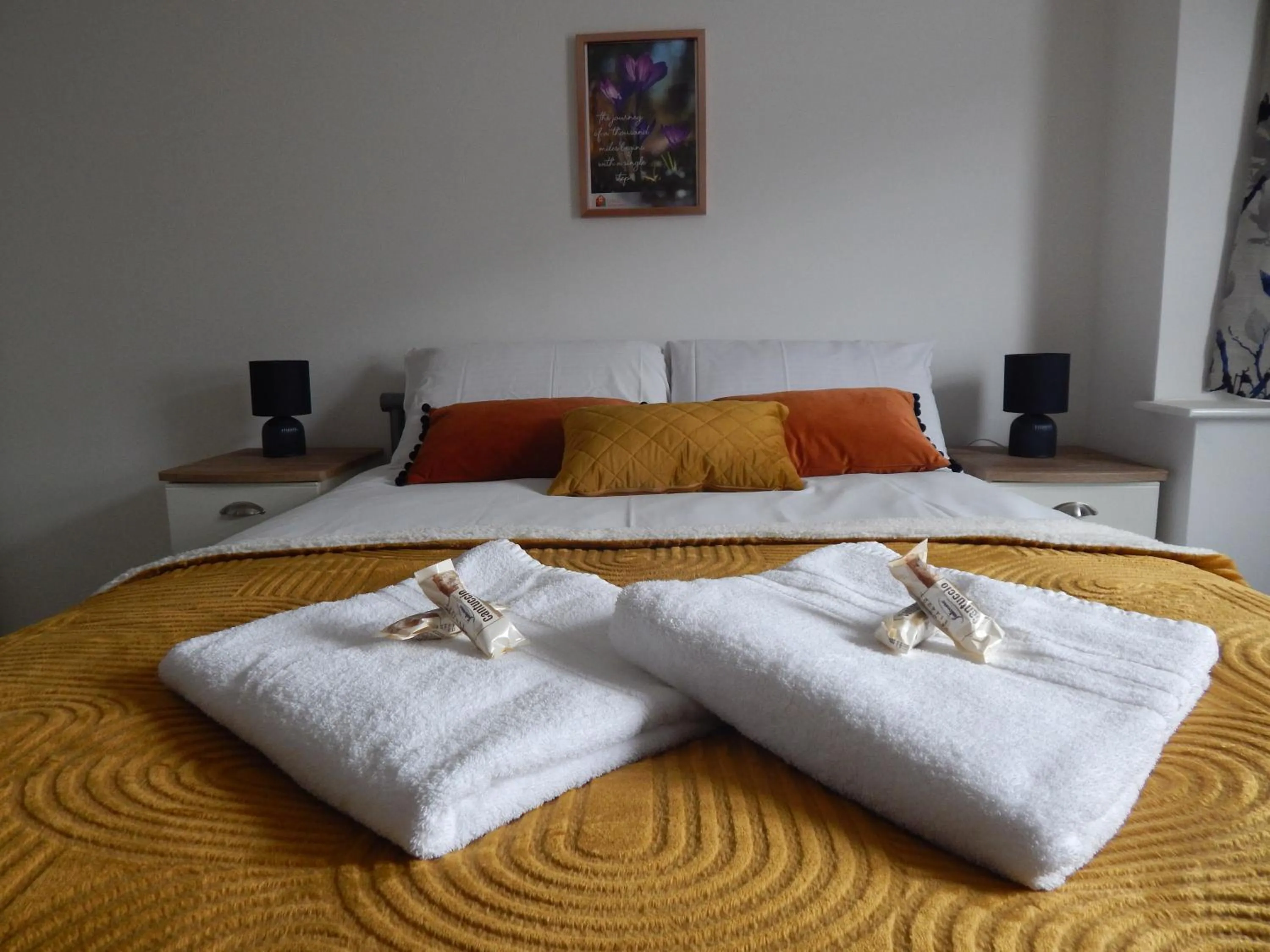 Bed in Modern, well located en-suite rooms with parking & all facilities