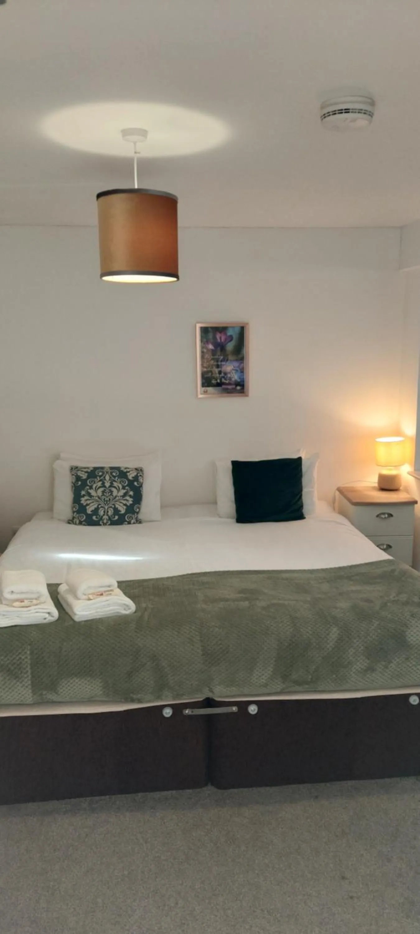 Bed in Modern, well located en-suite rooms with parking & all facilities