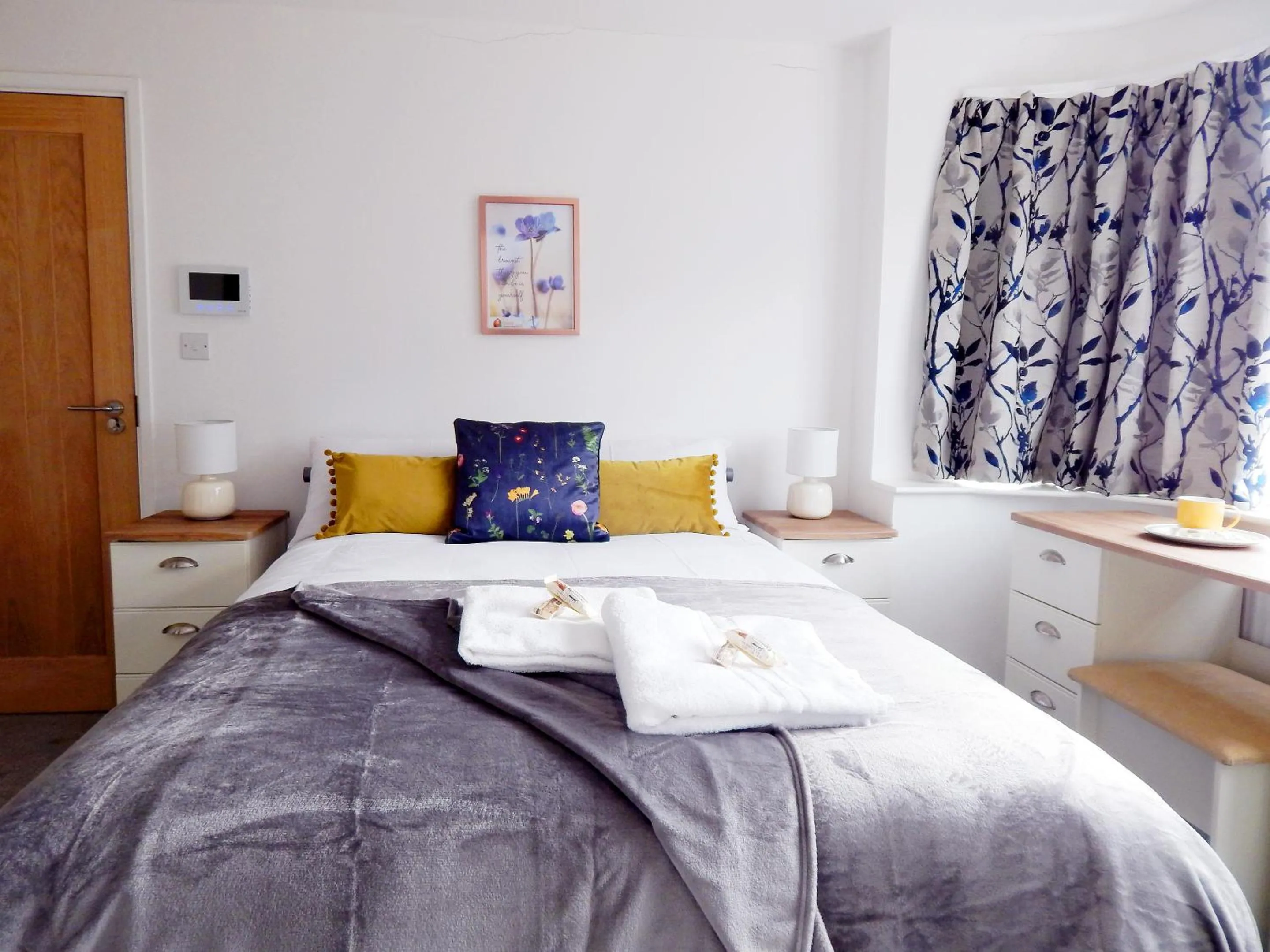 Bed in Modern, well located en-suite rooms with parking & all facilities