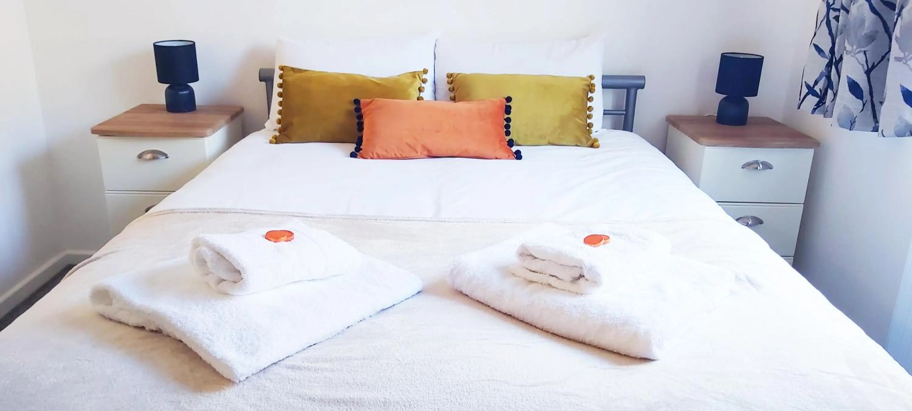 Bed in Modern, well located en-suite rooms with parking & all facilities