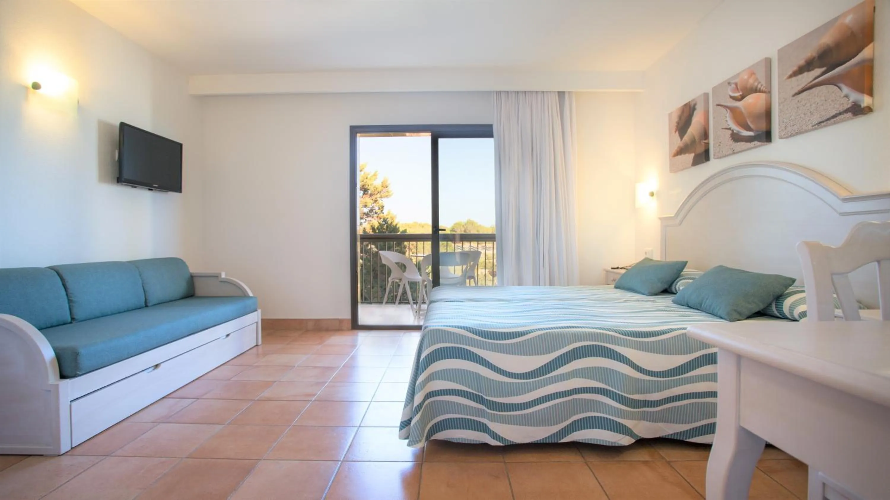 Photo of the whole room, Bed in Insotel Hotel Formentera Playa
