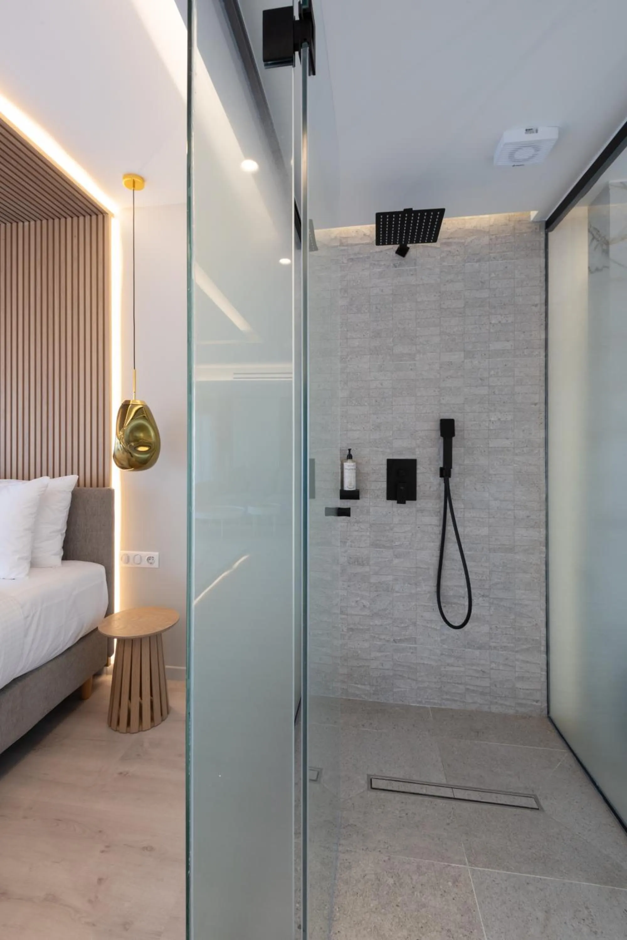 Shower in Incanto Boutique Suites - Mets