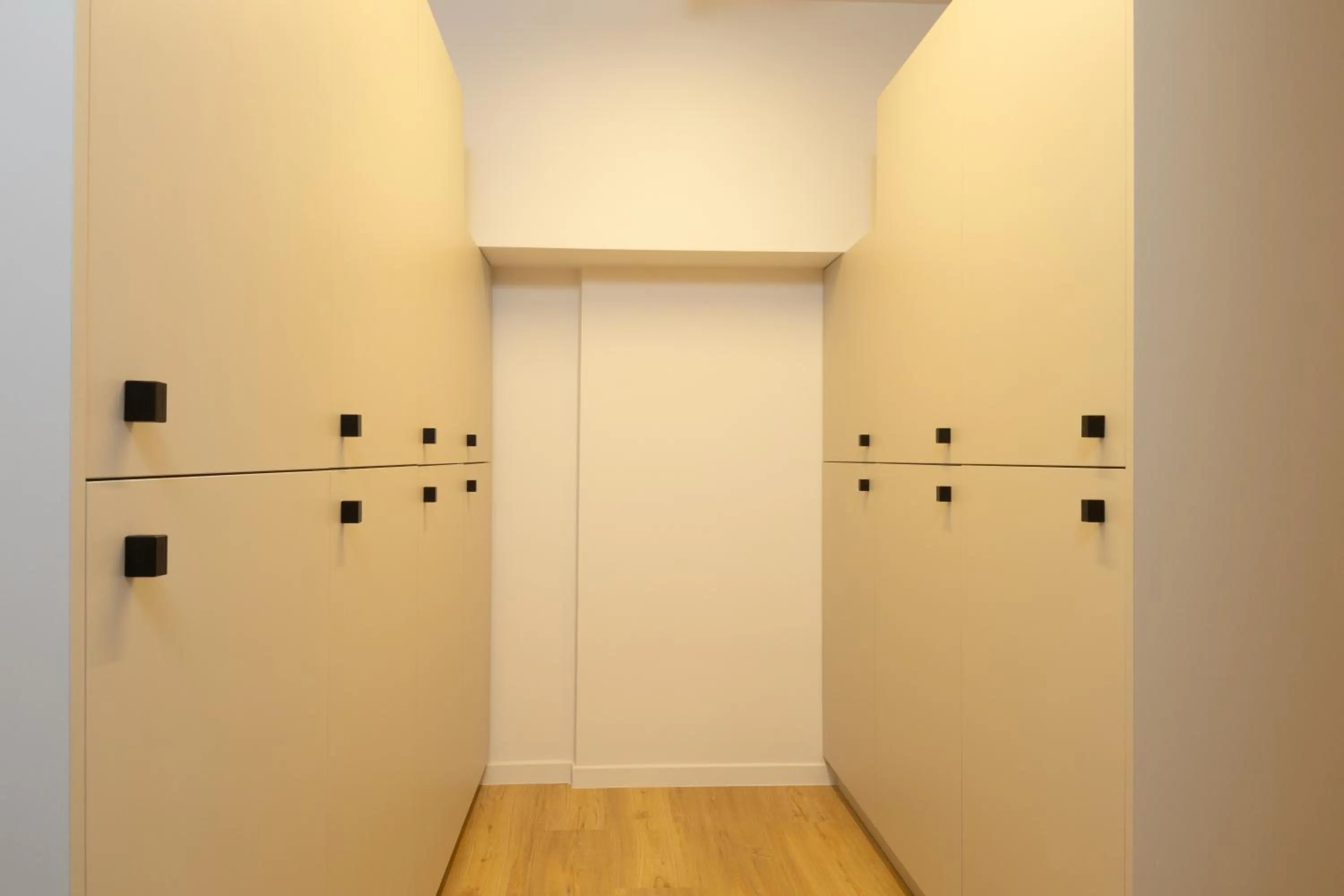 microwave in Incanto Boutique Suites - Mets