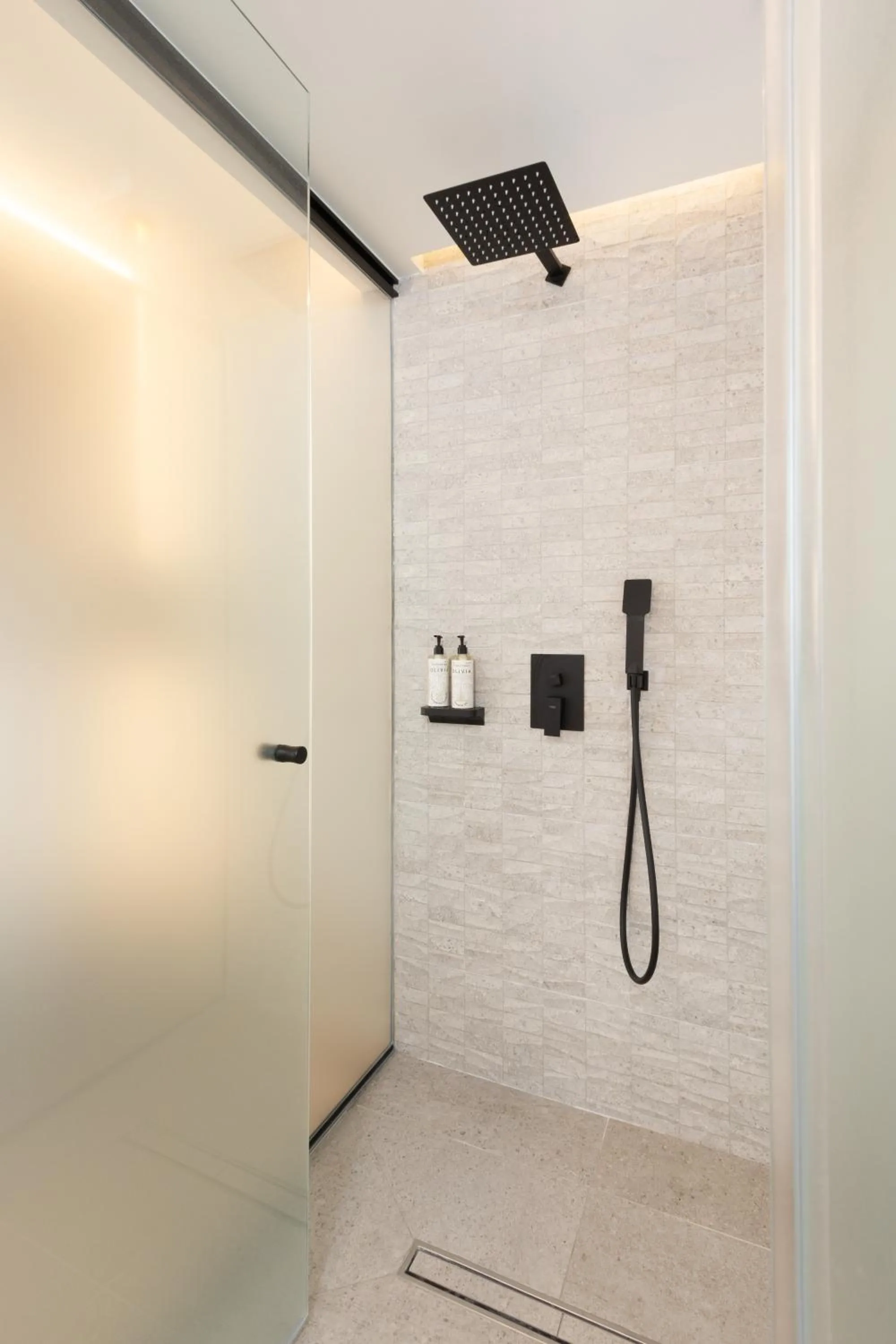 Shower in Incanto Boutique Suites - Mets