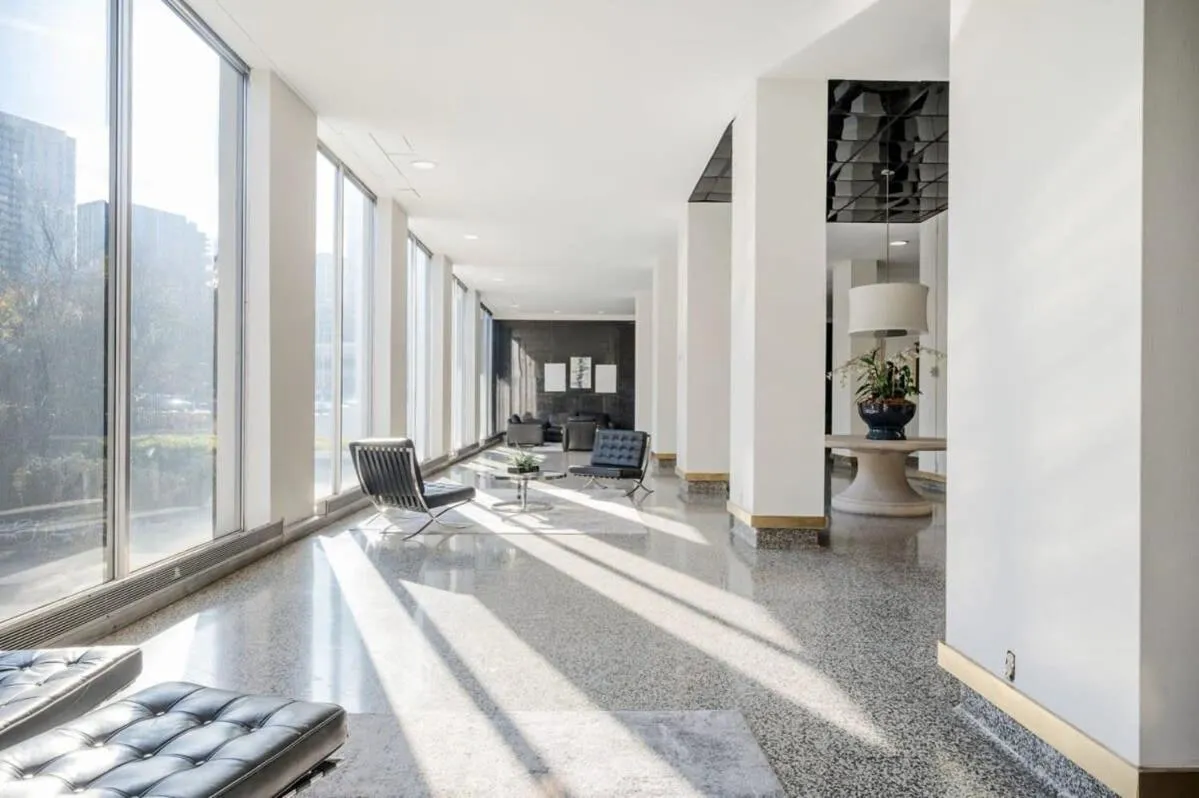 Downtown Atl Condo Onsite Parking King bed & bonus room LM1901