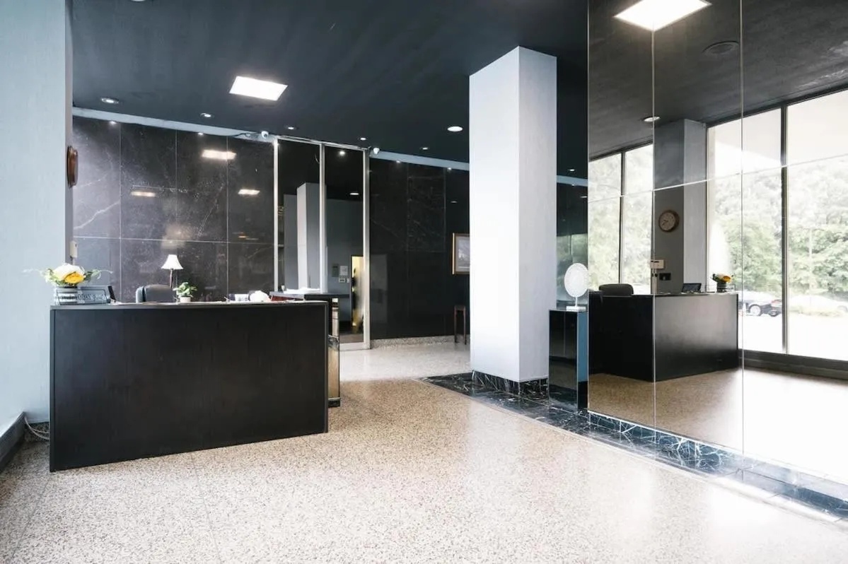 Downtown Atl Condo Onsite Parking King bed & bonus room LM1901