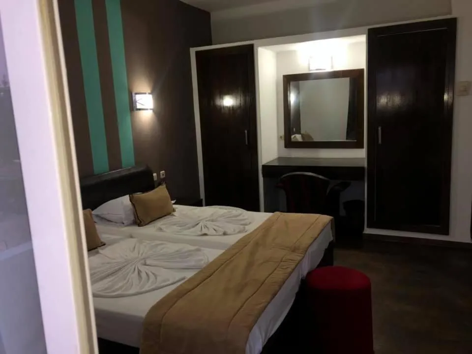 wardrobe, Bed in Hotel Diar Meriam