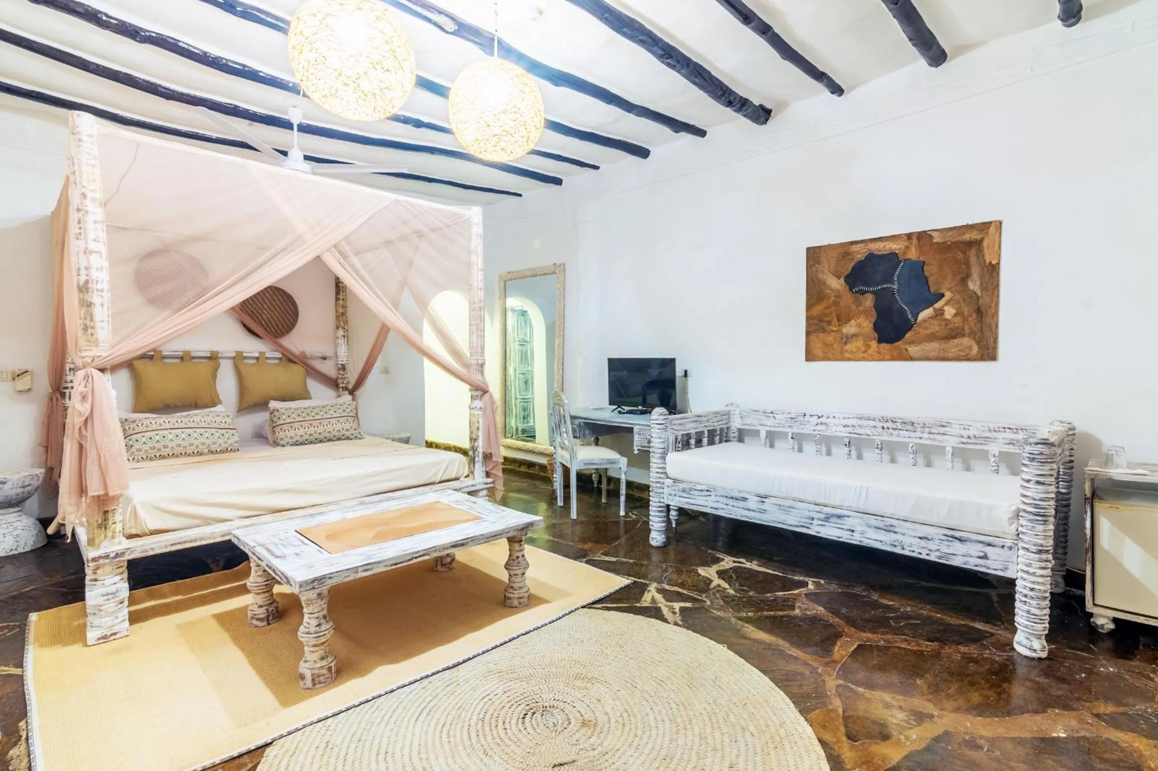 Photo of the whole room in Jumbo Club Watamu