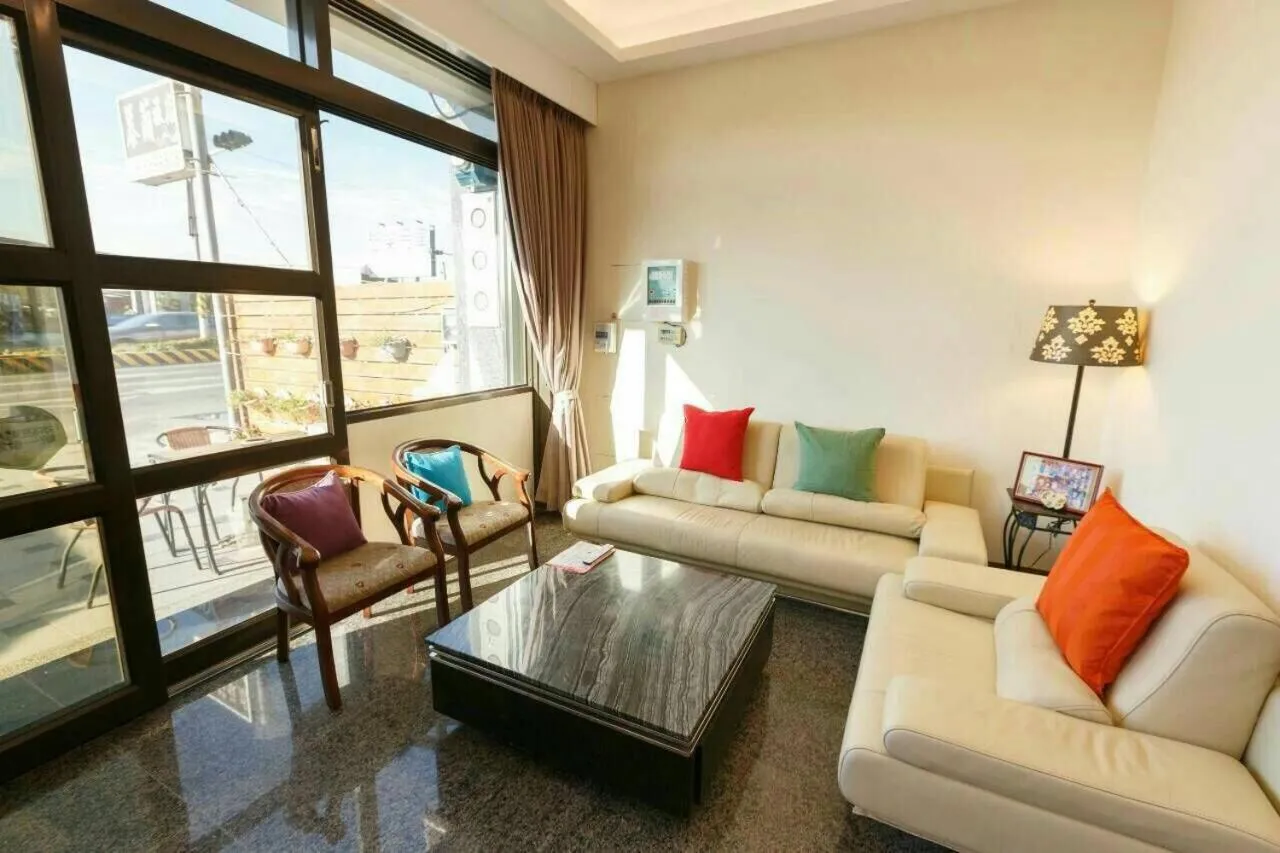 Communal lounge/ TV room in Kenting Mulan Homestay