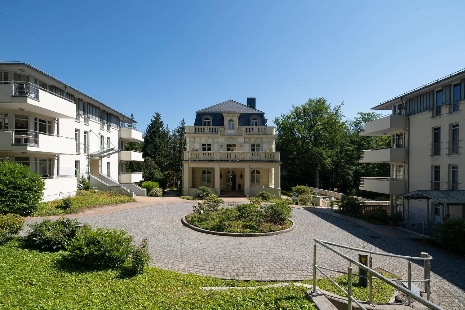 Property building in Villa Bleichröder