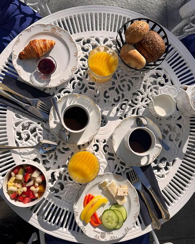 Breakfast in Villa Bleichröder