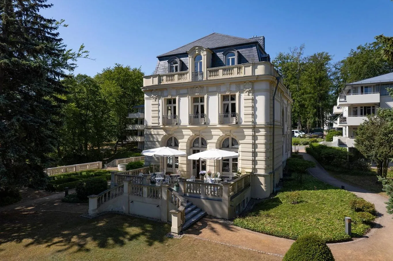 Property building in Villa Bleichröder