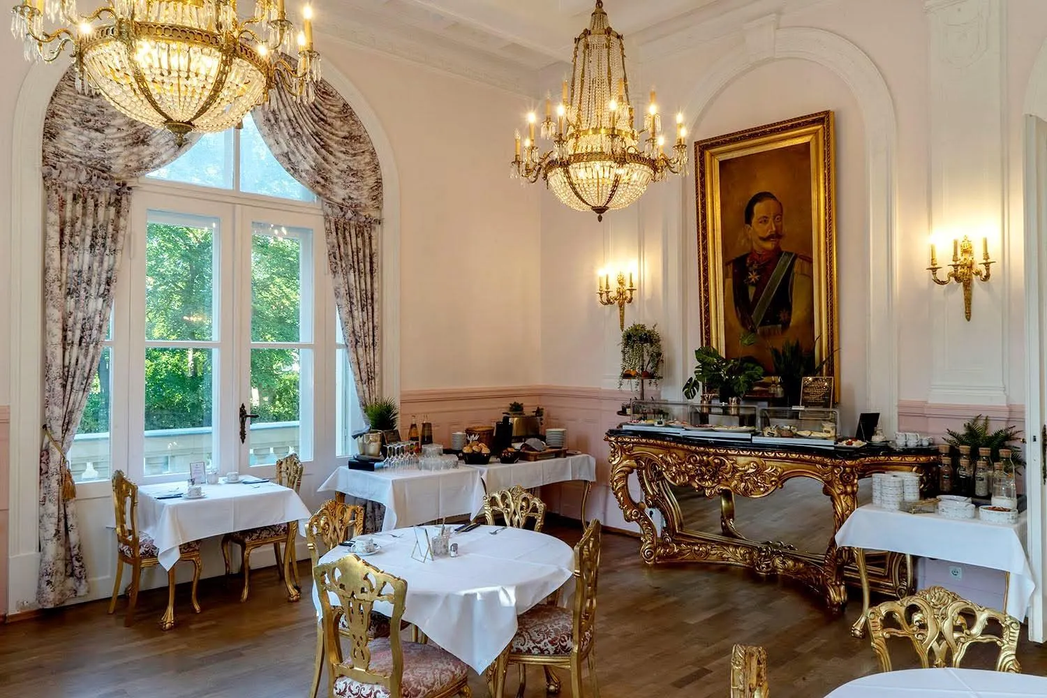 Breakfast in Villa Bleichröder