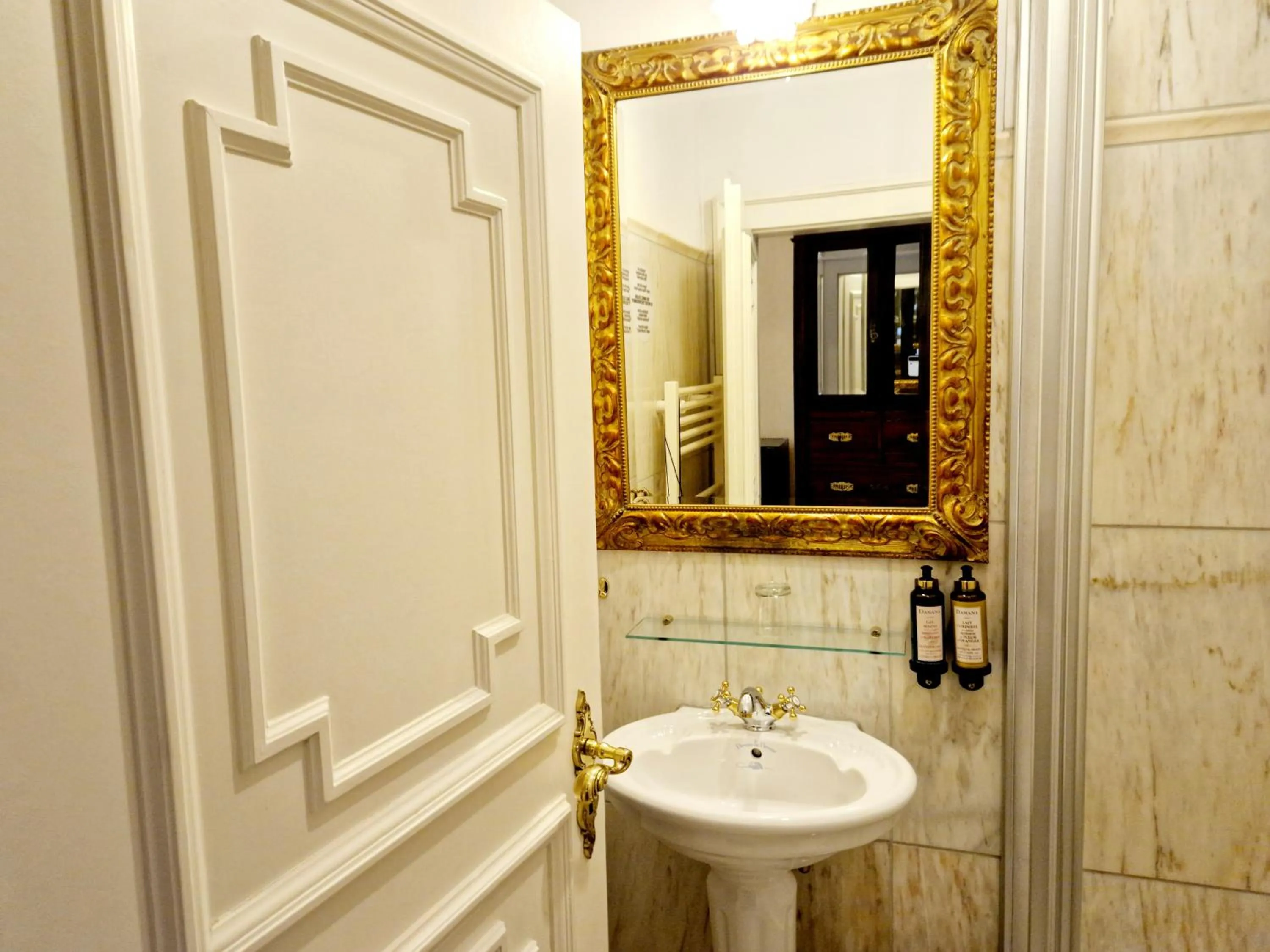 Shower in Villa Bleichröder