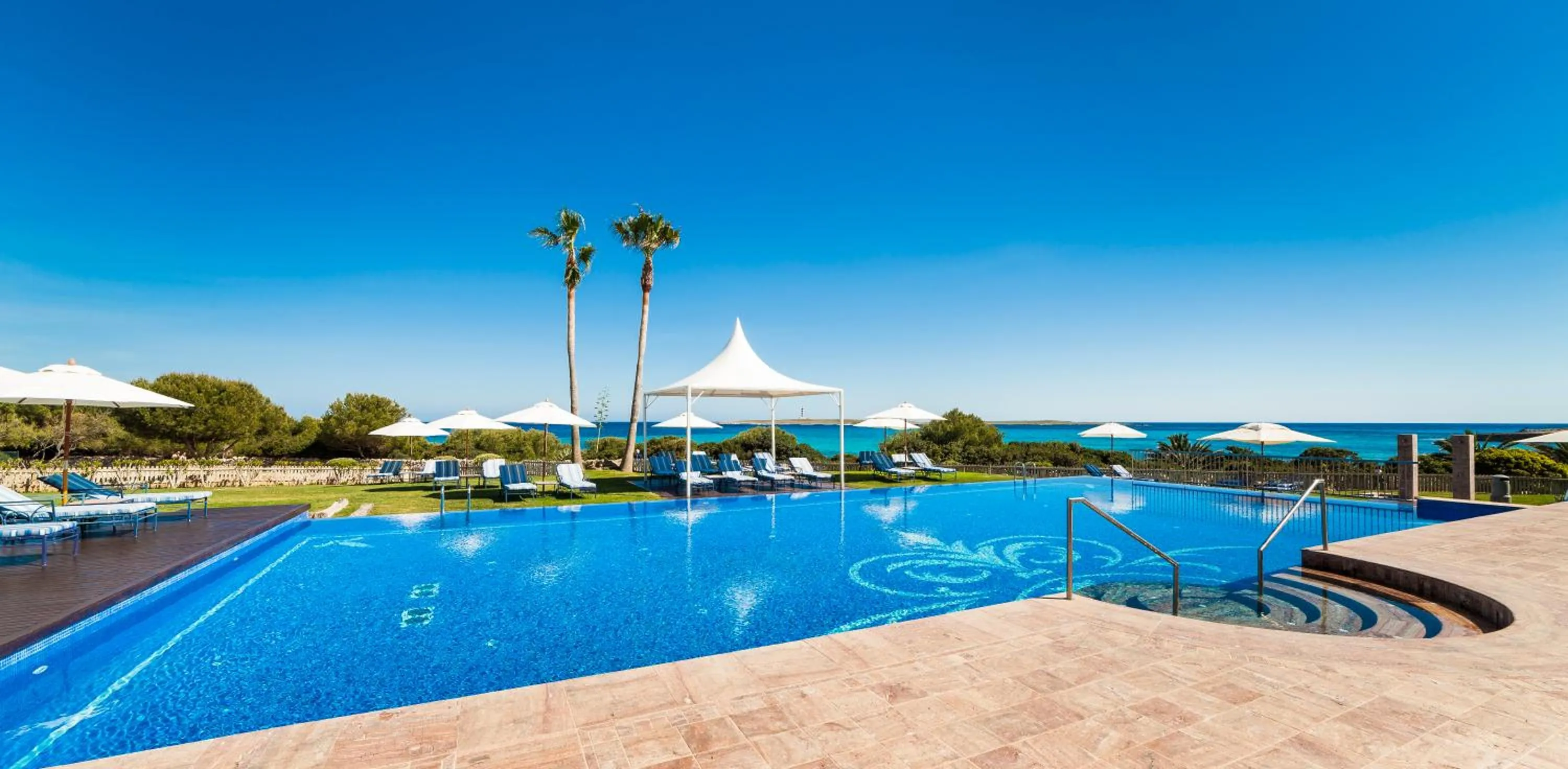 Swimming pool in Insotel Punta Prima Prestige Suites & Spa