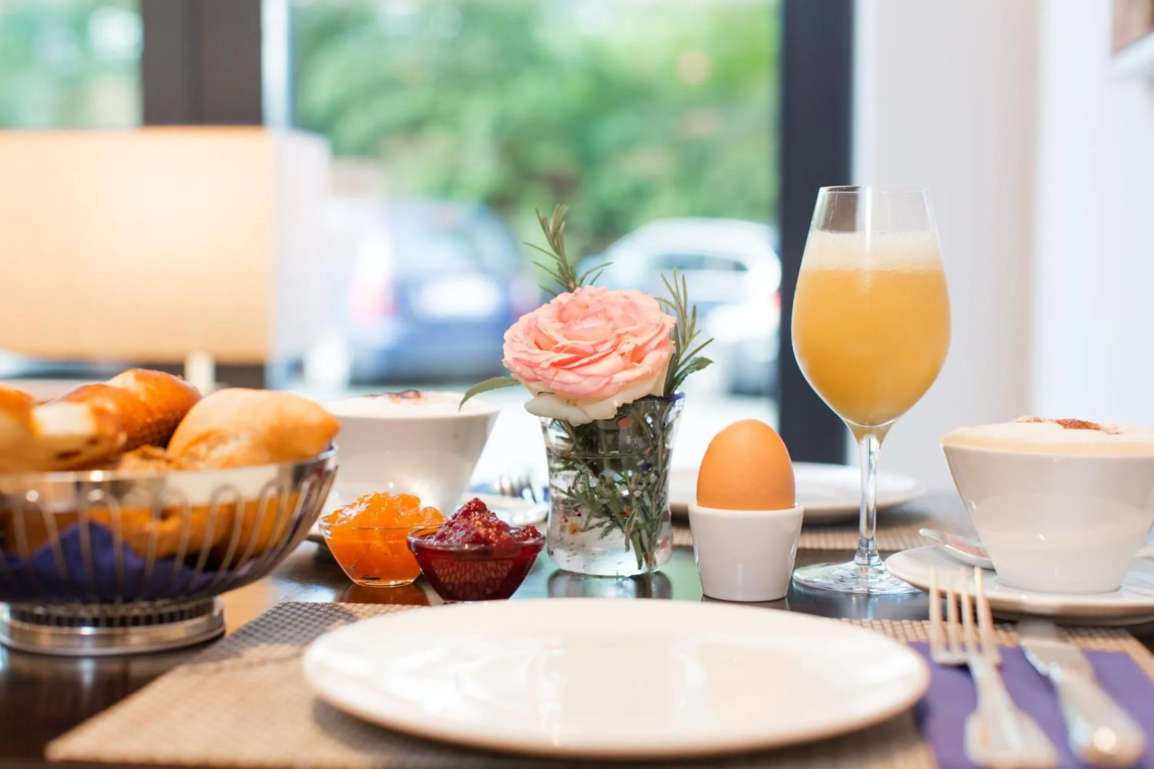 Restaurant/places to eat in The Alex Hotel